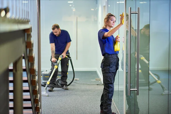 professional-commercail-cleaning-crew.jpg