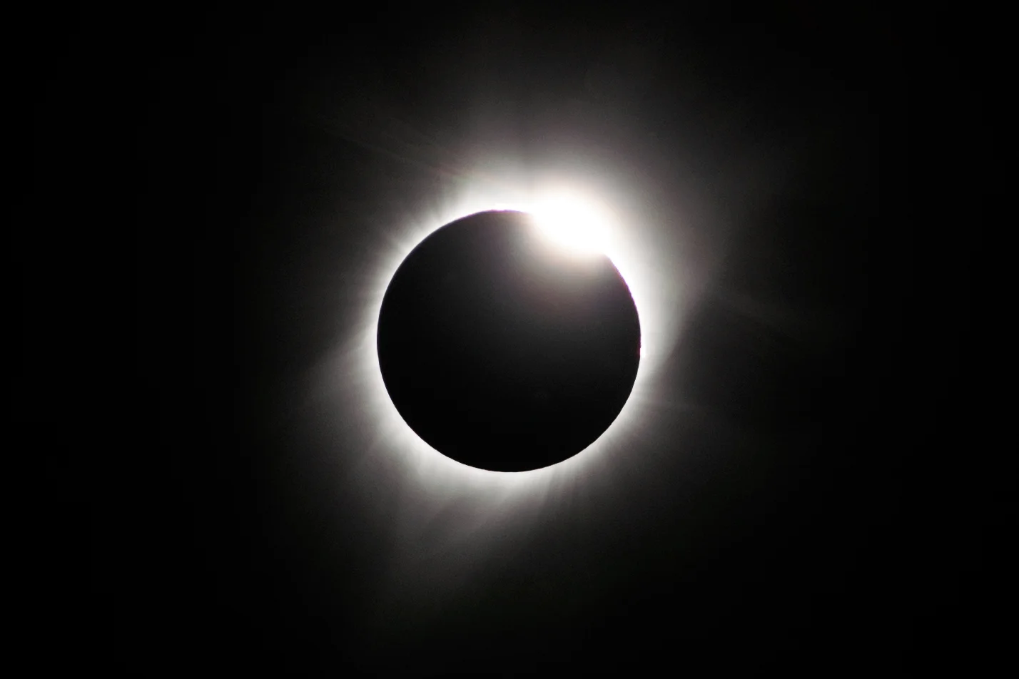 Diamond Ring Effect 10:29 | 08/21/2017 | f/4 | 1/500s | ISO 200 | 200mm © Autumn Schrock