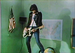 tumblr_mk485otJoR1rayzzfo1_250.gif