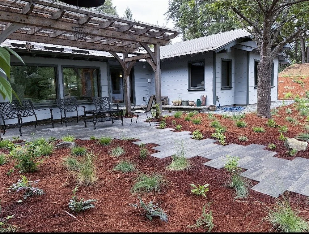 paver patio and walkway in nanaimo - 2026 - staggered edge