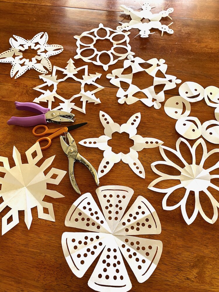 10 Easy Snowflake Crafts