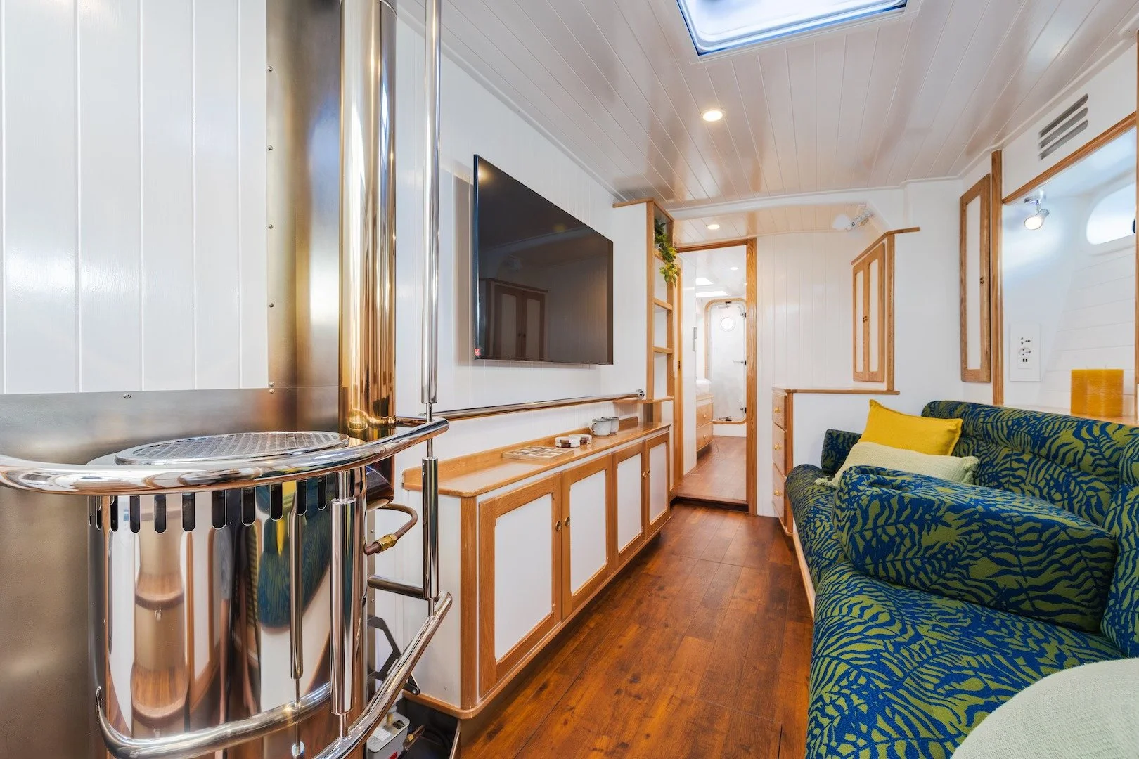 Entertainment looking forward lo-res.jpg