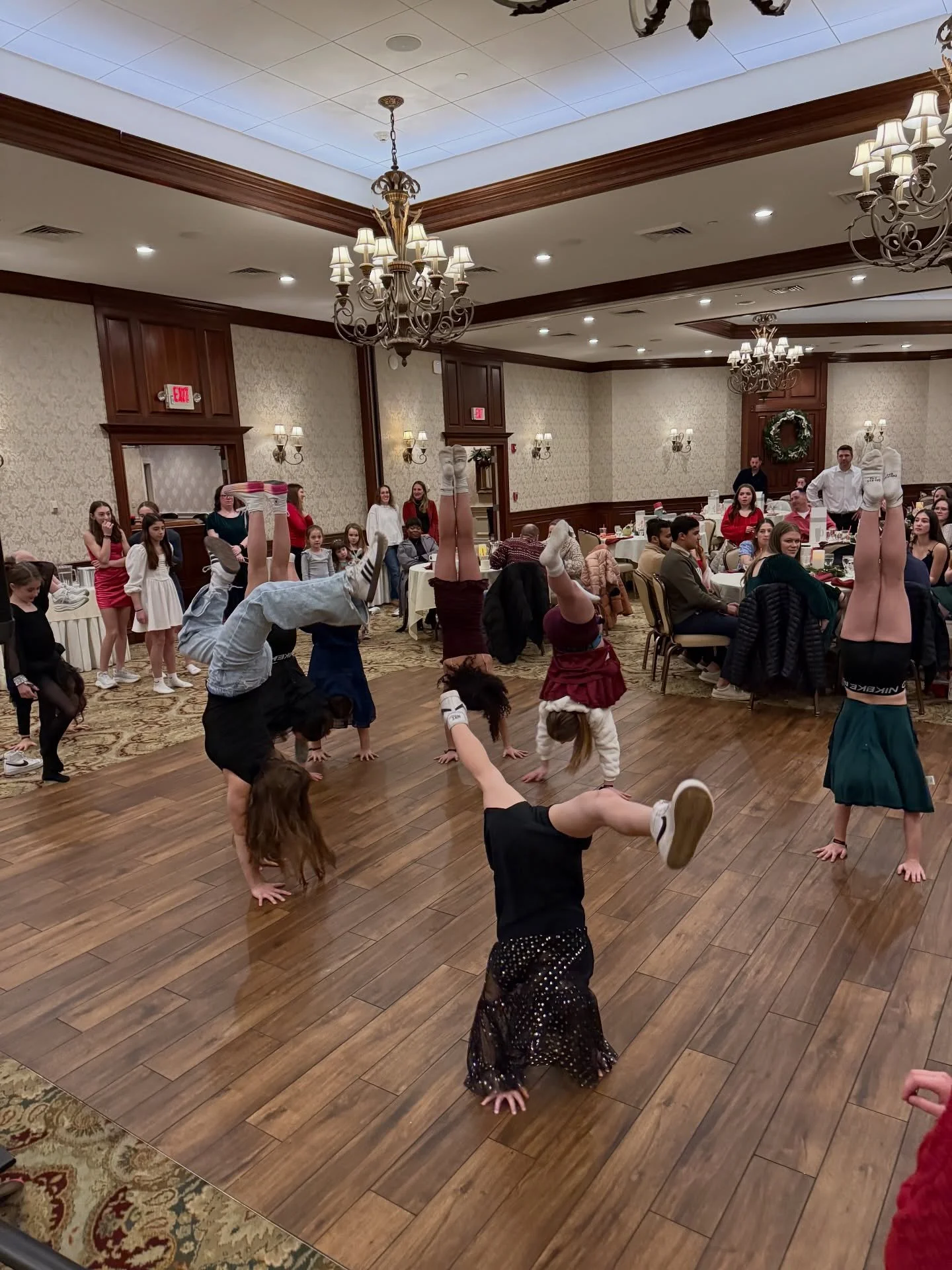 What a fun night celebrating our team holiday banquet!! 🎄🎅🏼🤷🏻&zwj;♀️

Thank you so much to everyone who came and celebrated with us, we had the best time as always 💖🧡