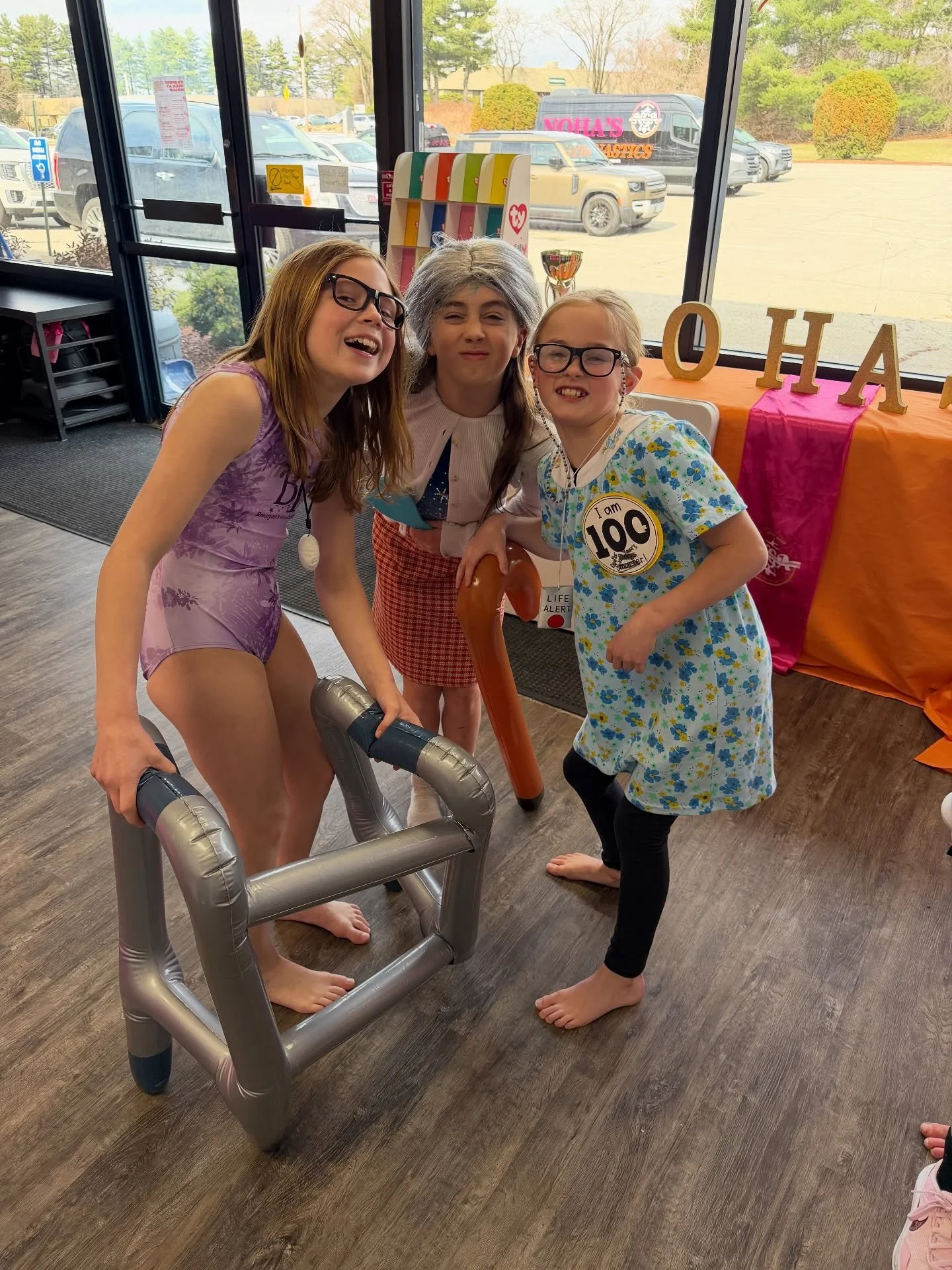 These Grannies sure had themselves a great practice for Senior Citizen Day 👵🏼