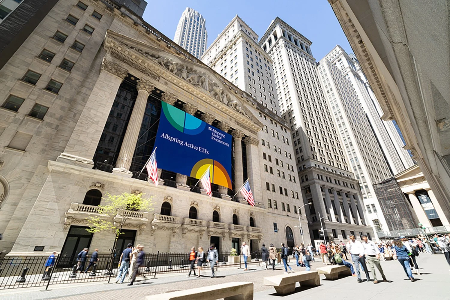 Allspring_NYSE_Closing_Bell_Exterior_sign.jpg