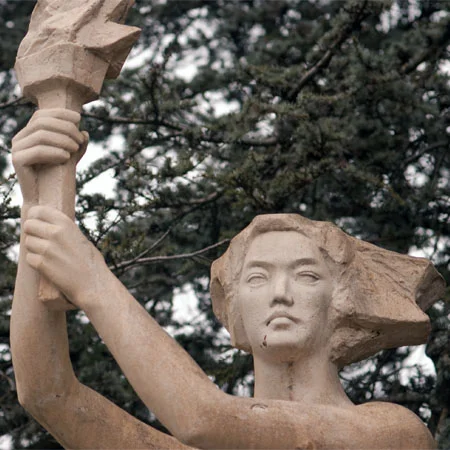 Goddess_of_democracy_close_up.jpg