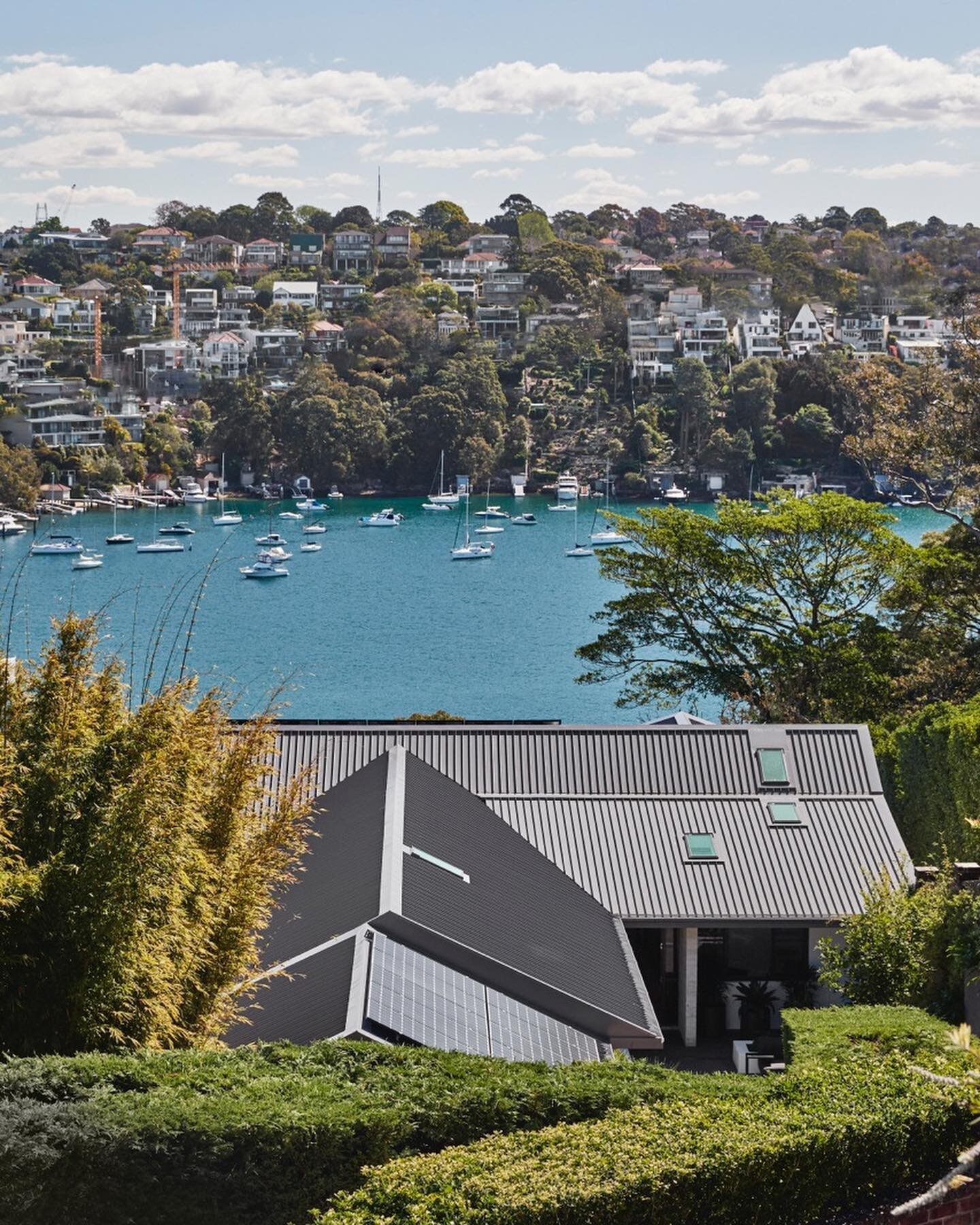B E A U T Y  P O I N T  M O S M A N &bull; Showcasing our completed project, a waterfront property in Sydney&rsquo;s Lower North Shore. The home tightly follows the sites steep slopping contour, tiering downwards from street level to middle harbour. 
