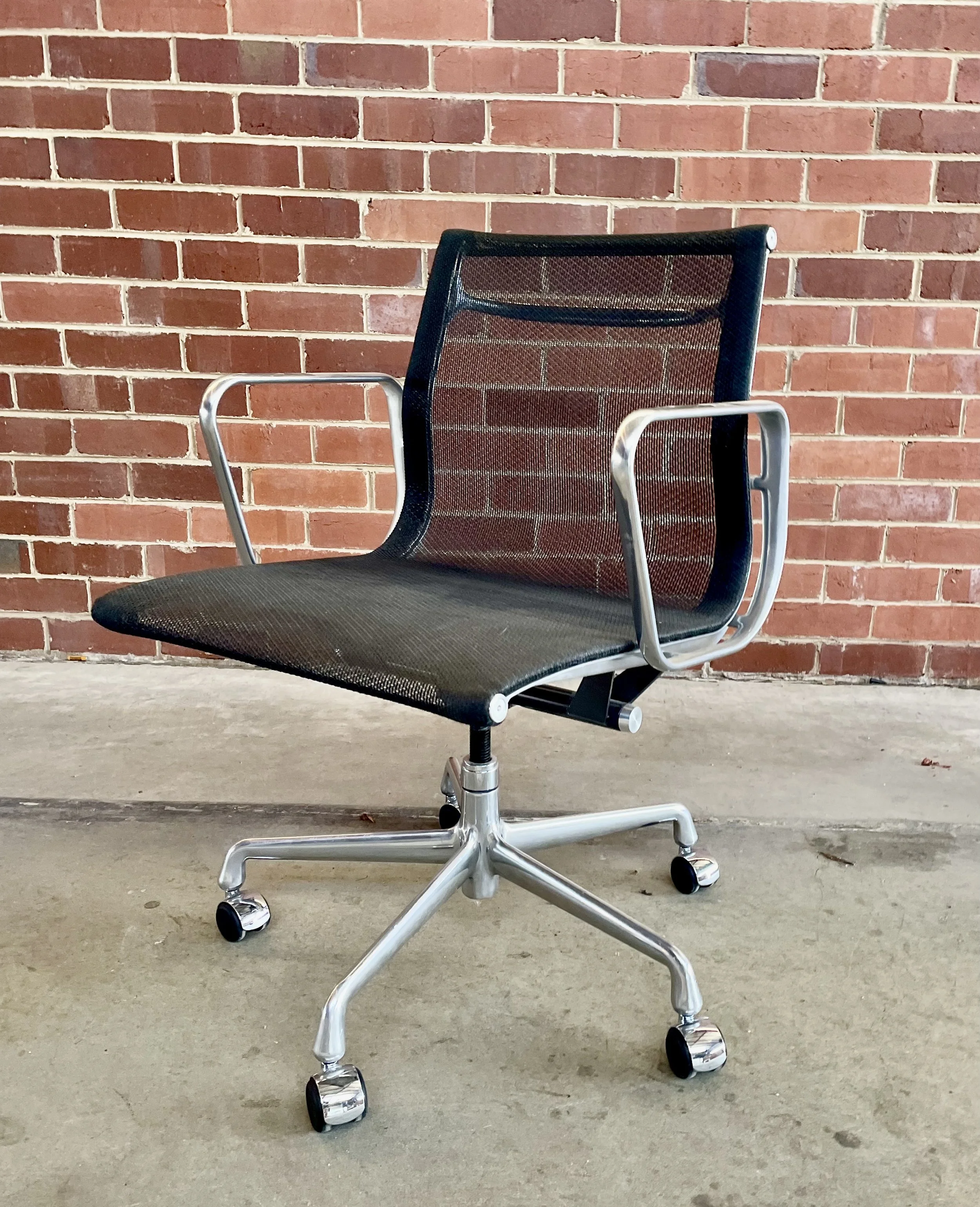 Authentic Eames Aluminium Group Chairs