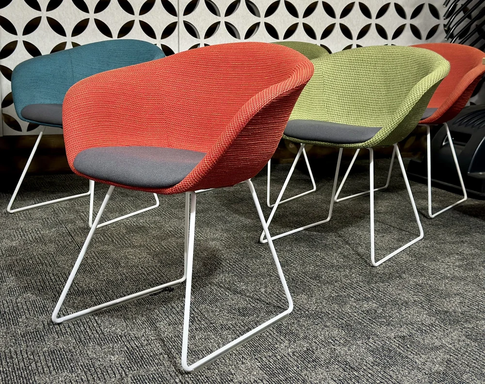 Arper Duna 02 Chair – Upholstered Sled Base Designer Chair | ExGov