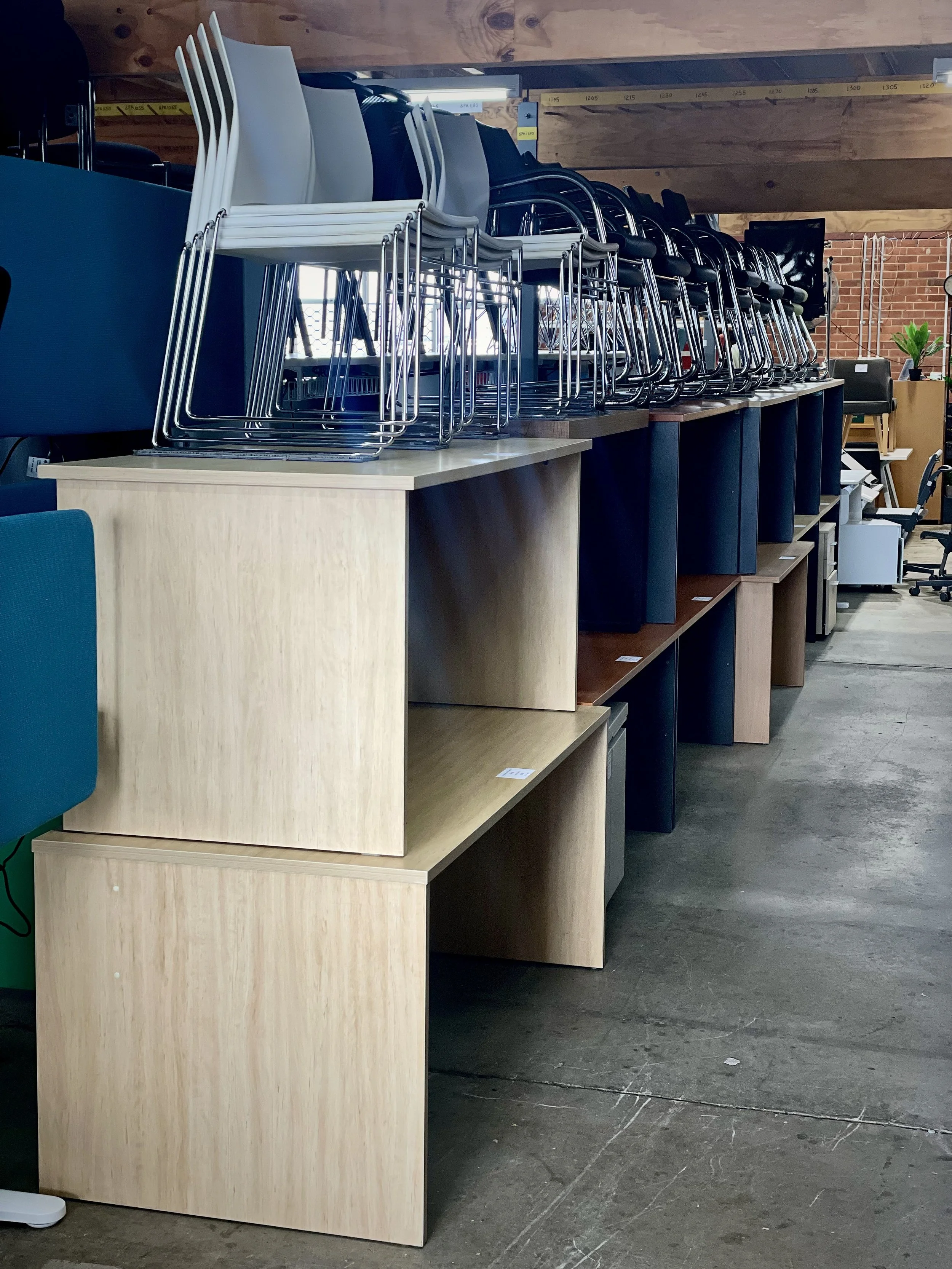 Commercial Office Desks – Timber Grain Finishes