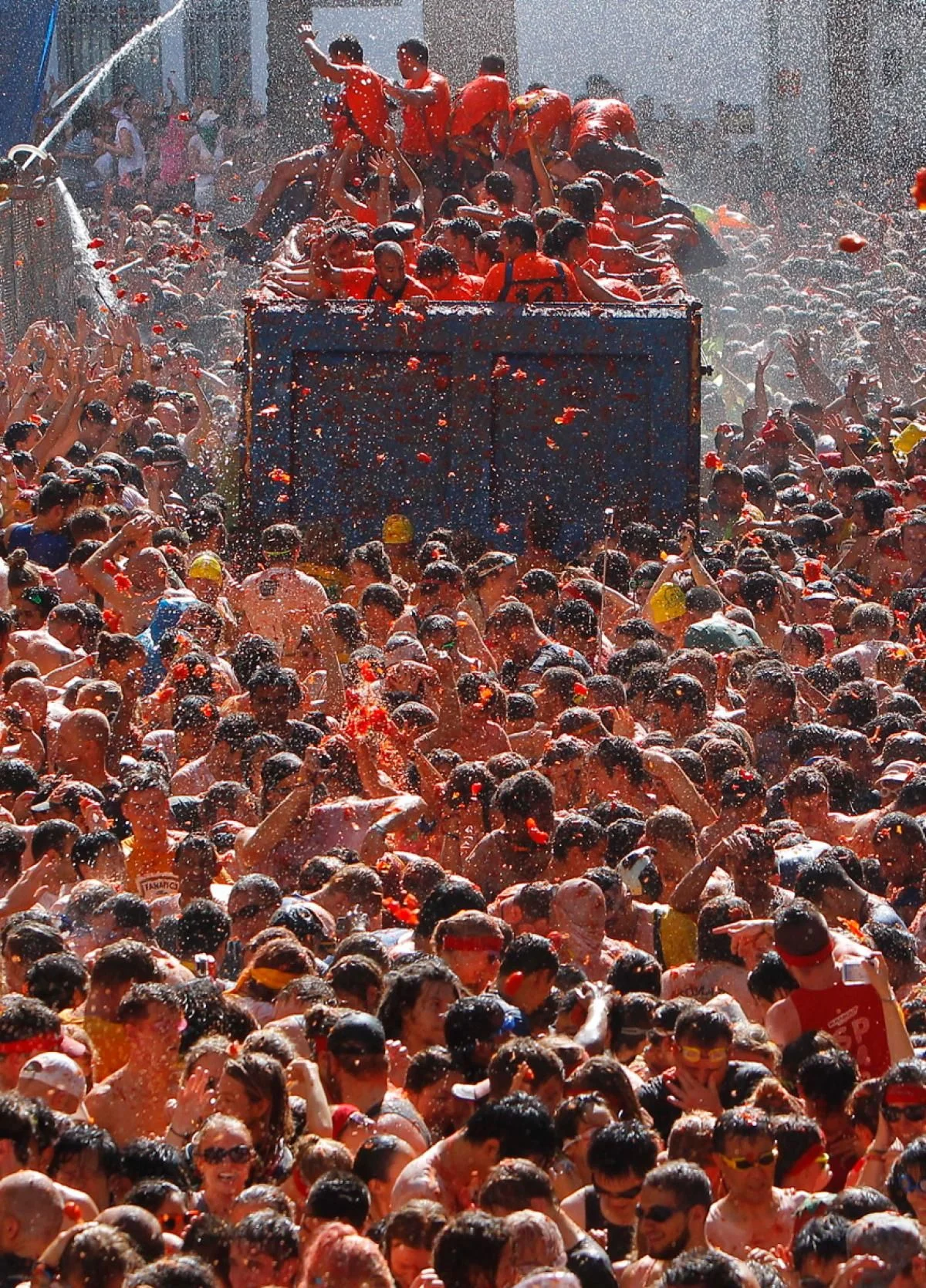 All You Need To Know About La Tomatina Festival In Spain — When in City