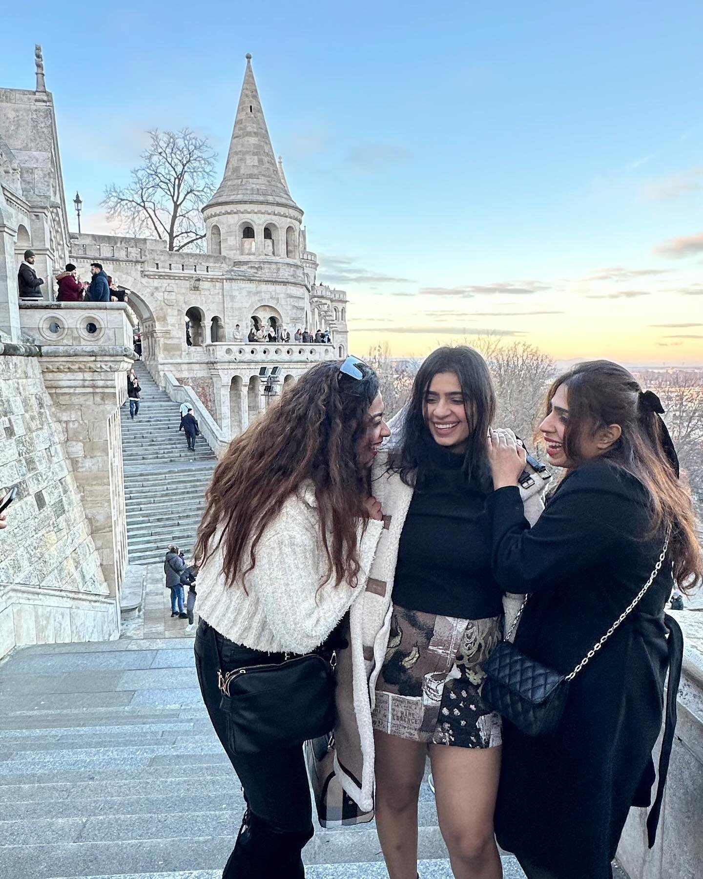 Sisters, best friends, travel buddies - on one epic Euro-trip! #siblingtrip #eurotrip #whenincity | repost: @divya_khanchandani