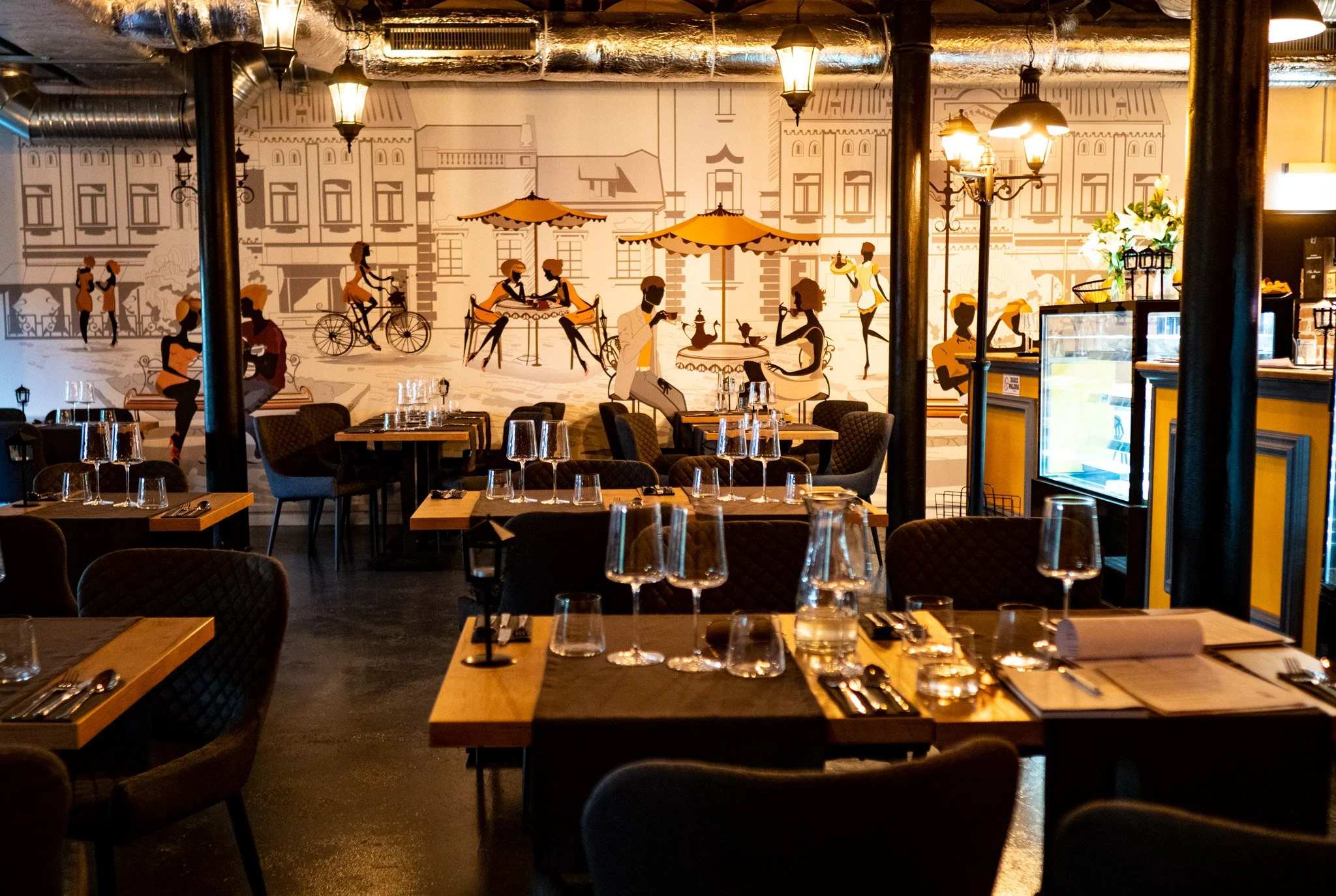 LE PETIT PARIS - NOWA RESTAURACJA W MONOPOLIS