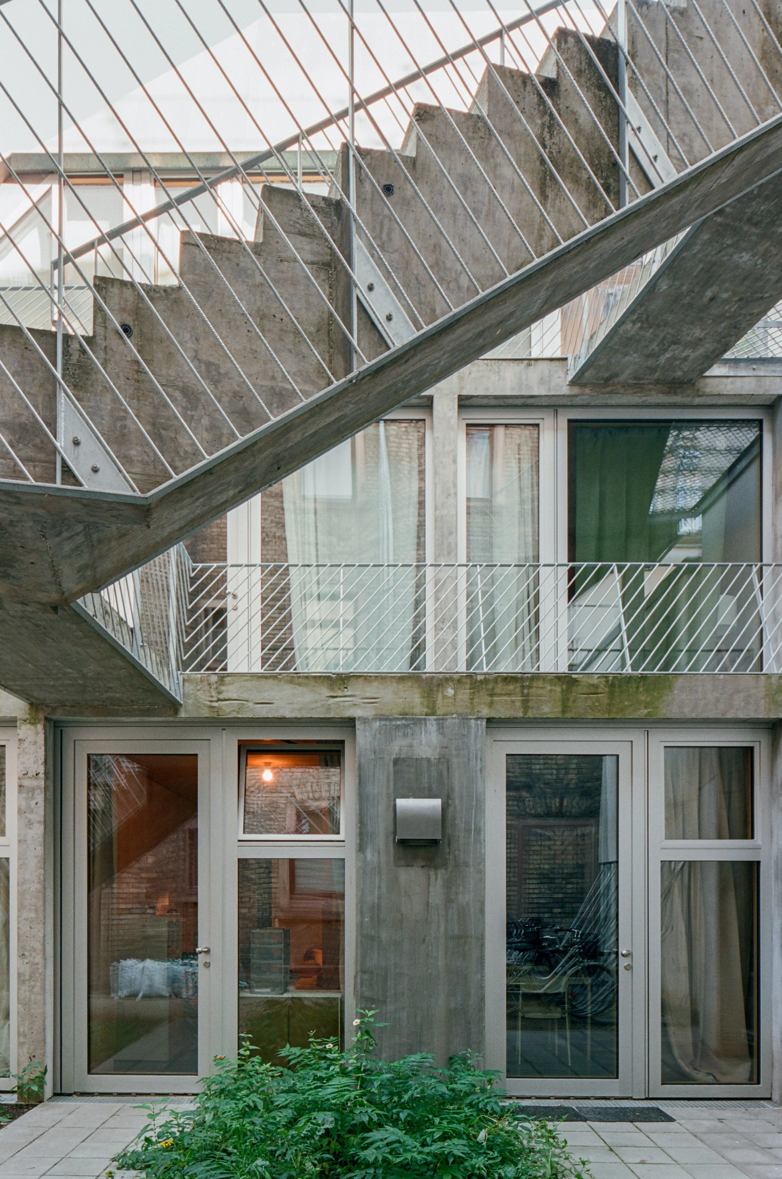 HRMT_Hinterhaus_Berlin_JPG_LOWRES_0003.jpg