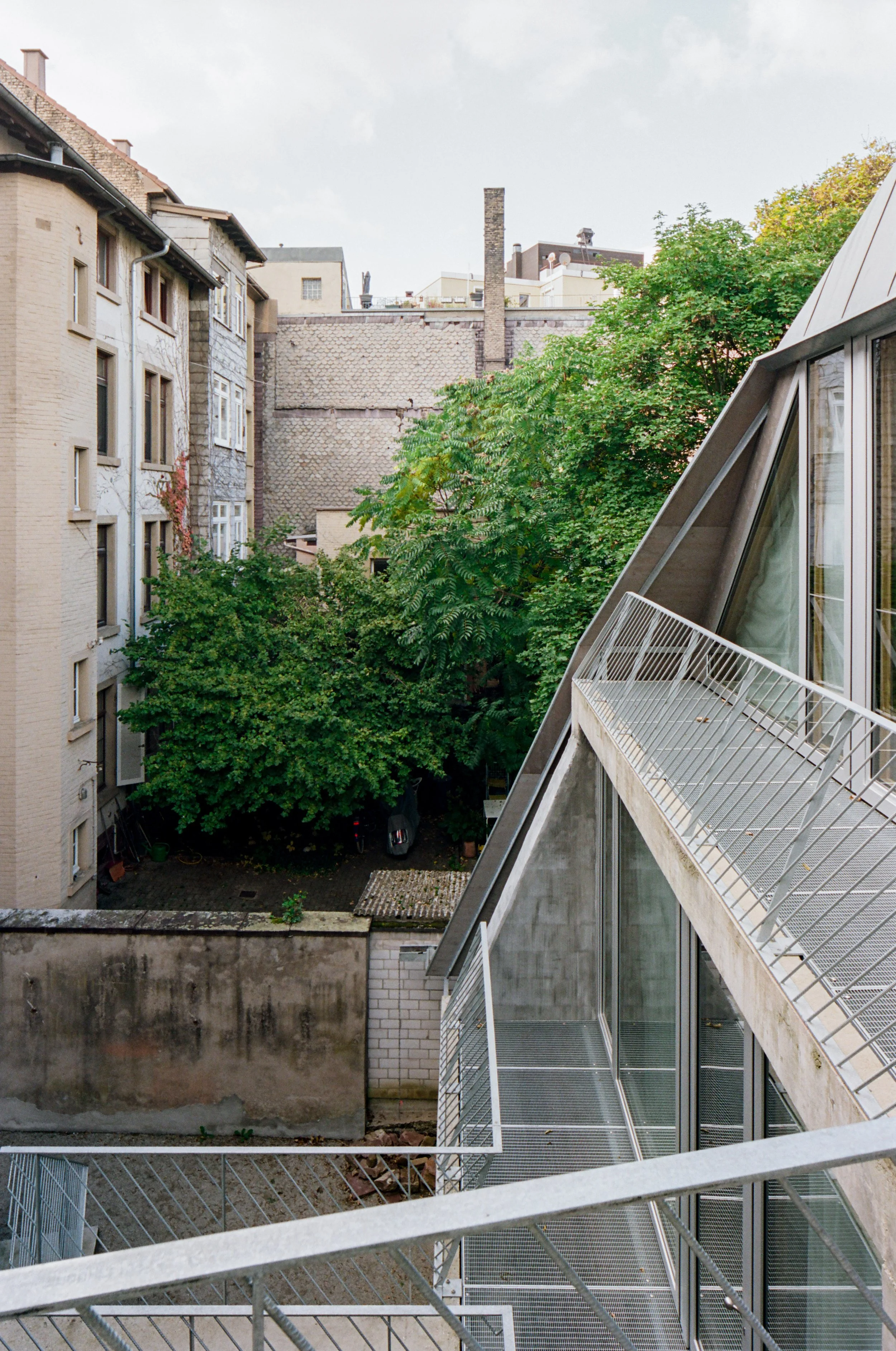 HRMT_Hinterhaus_Berlin_JPG_LOWRES_0008.jpg