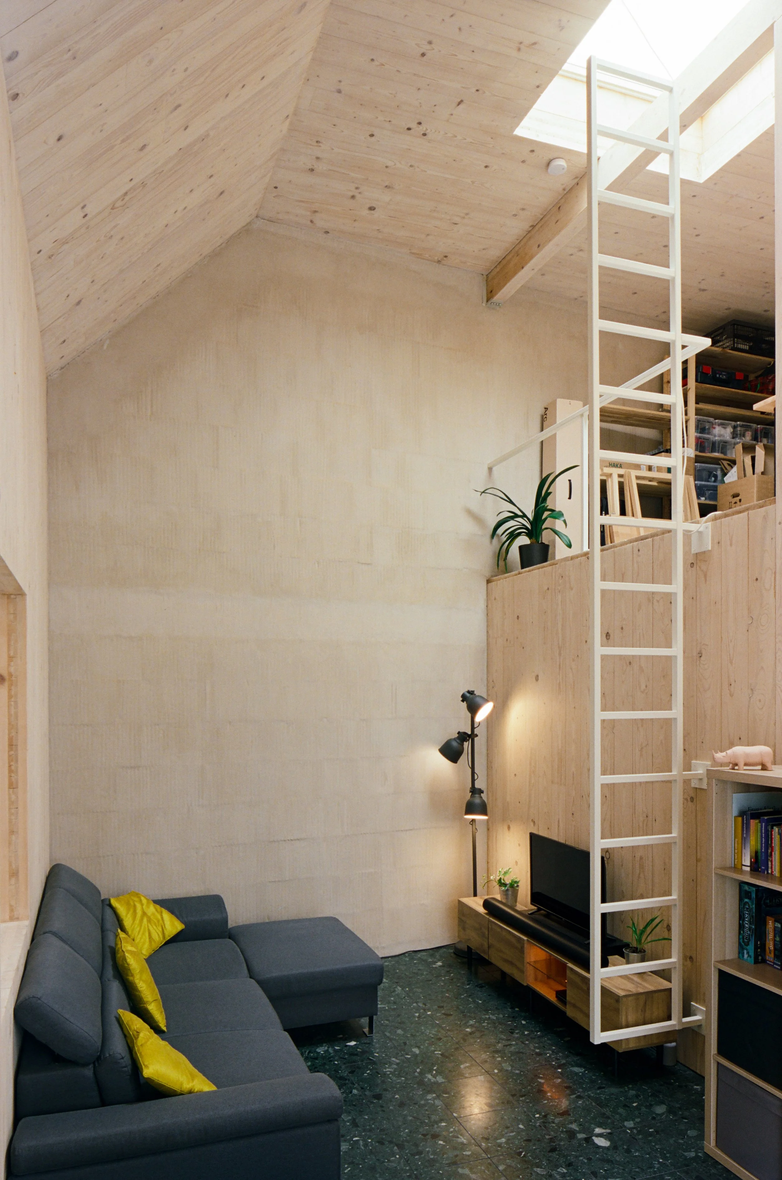 HRMT_Hinterhaus_Berlin_JPG_LOWRES_0021.jpg