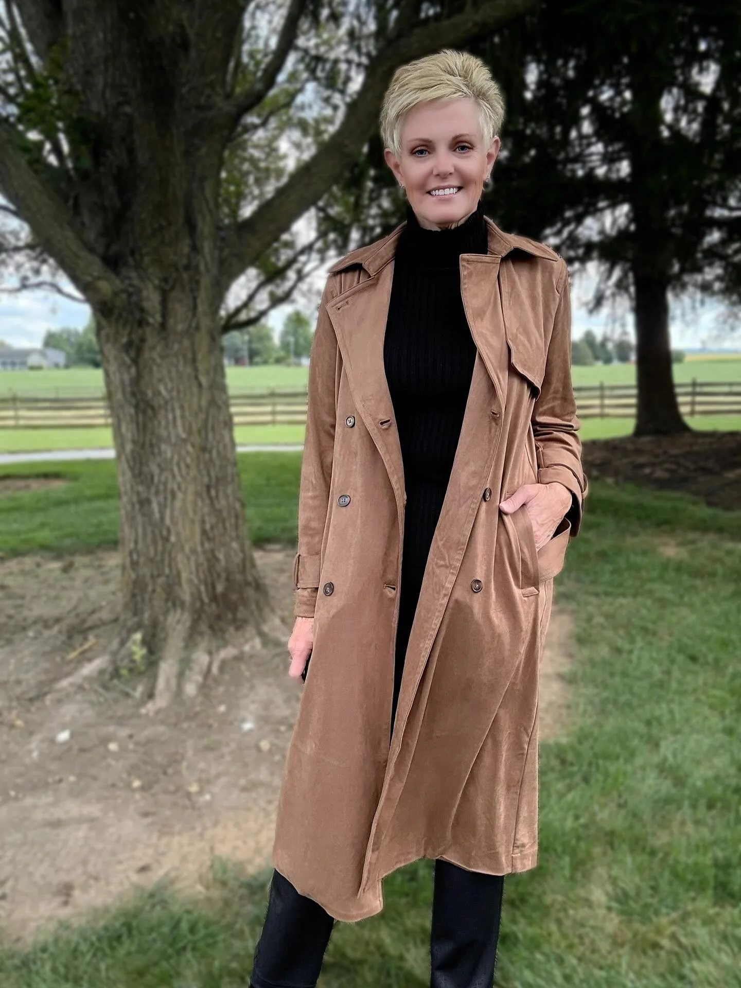 Washable suede trench🧥from Lysse&rsquo;. Classy and versatile &hellip; 🍁
.
.
#shopsimplyjhershey #hersheypa #fallvibes🍁 #fallfashiontrends #shoplocalcentralpa