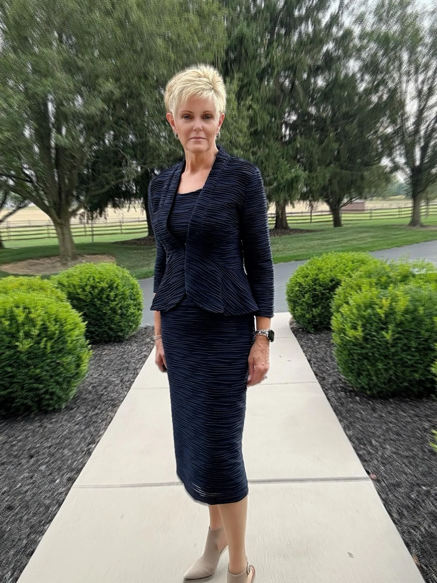 This ensemble is the perfect the holidays or an upcoming wedding! Crinkle fabric with just a bit of sparkle! ❤️ it!
.
.
#josephribkoff #shopsimplyjhershey #hersheypa #harrisburgpa #lancasterpa #boutiqueshopping