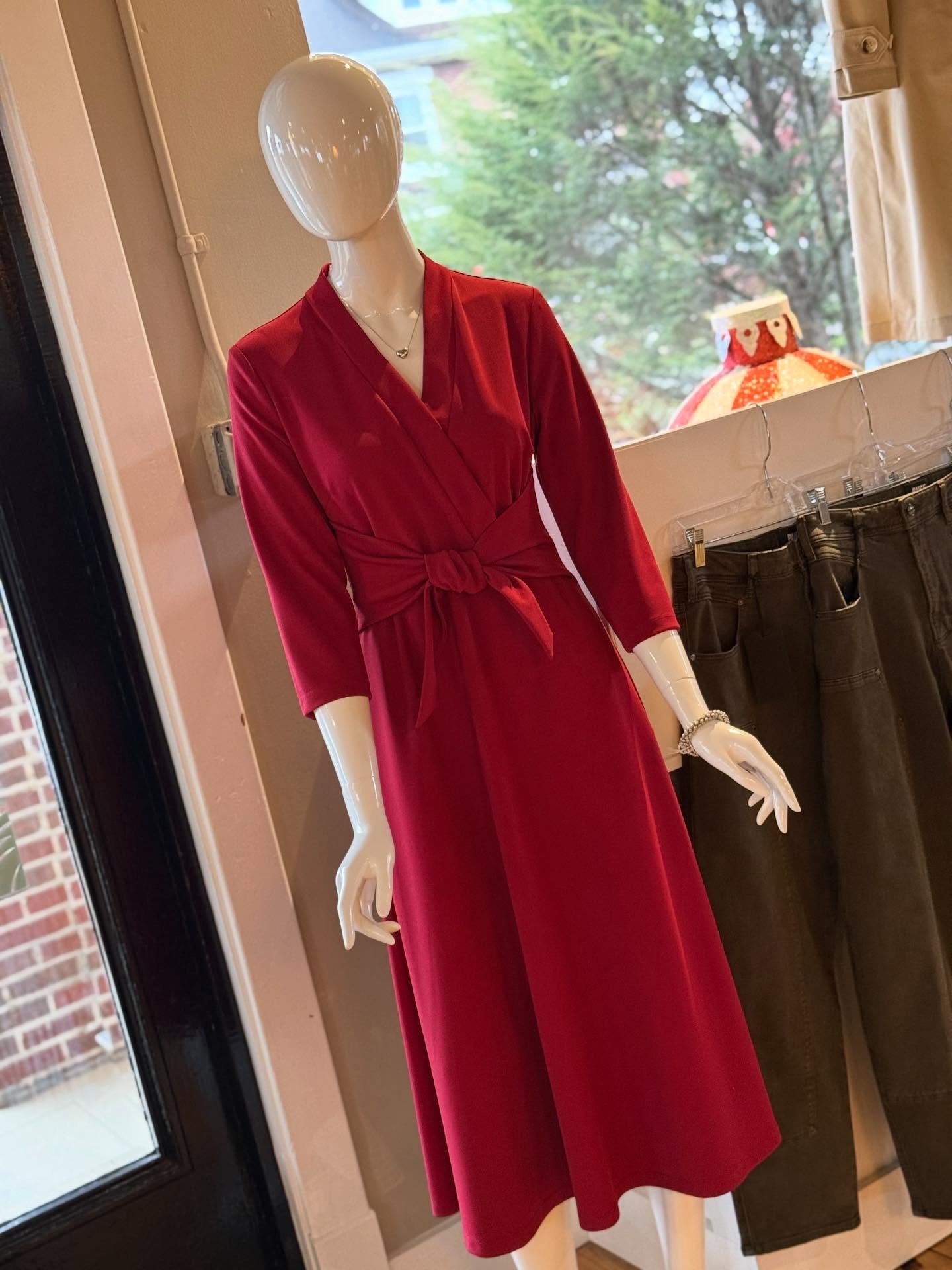 Warning: Simply J has holiday gear that will make you forget about your holiday budget&hellip;from sweaters to dresses to cozy blankets! Stop in and see for yourself!
.
.
#shopsimplyjhershey #hersheypa #shopsmallbusiness