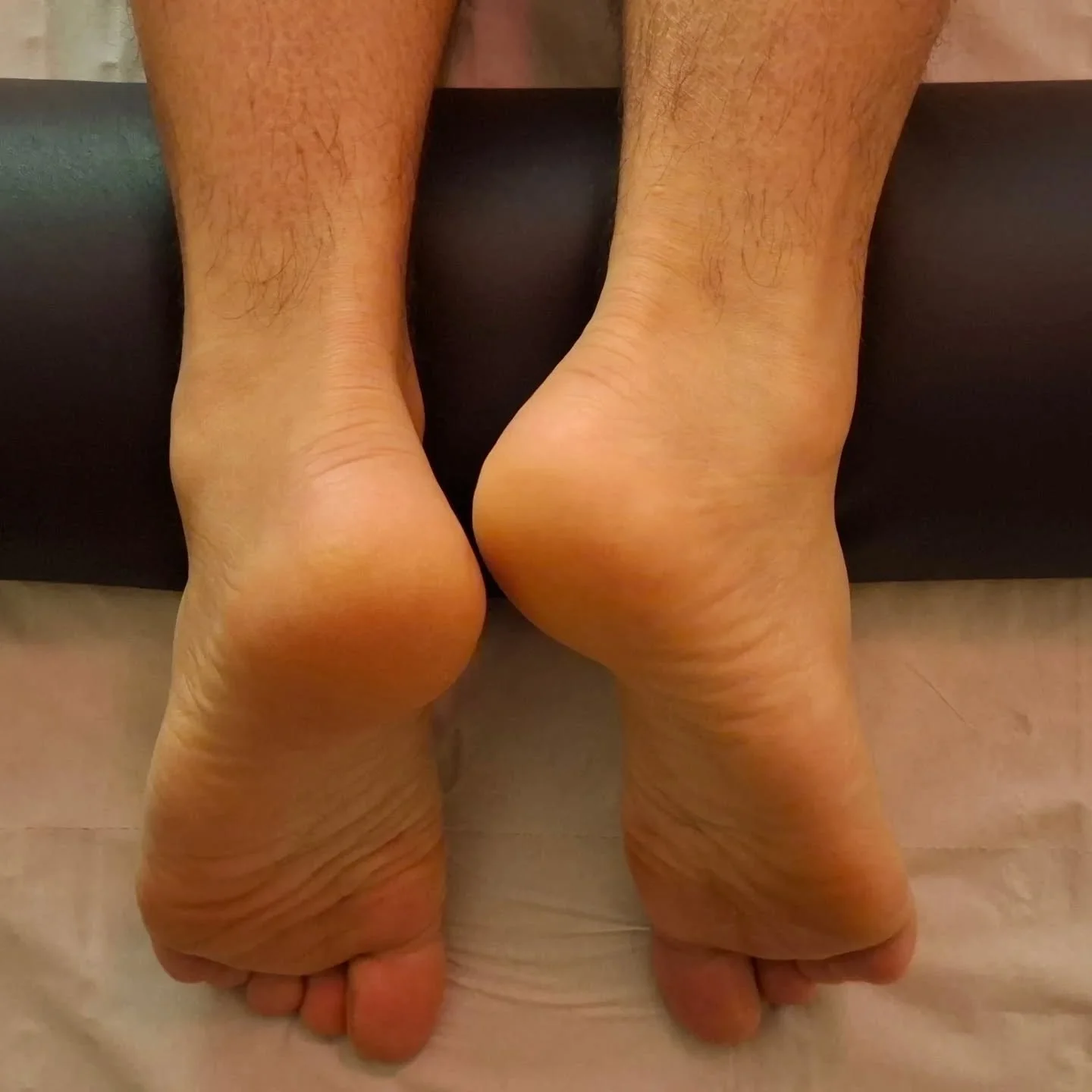 Visible shift in leg length difference in just one gentle session of Bowen.
#bowentherapy