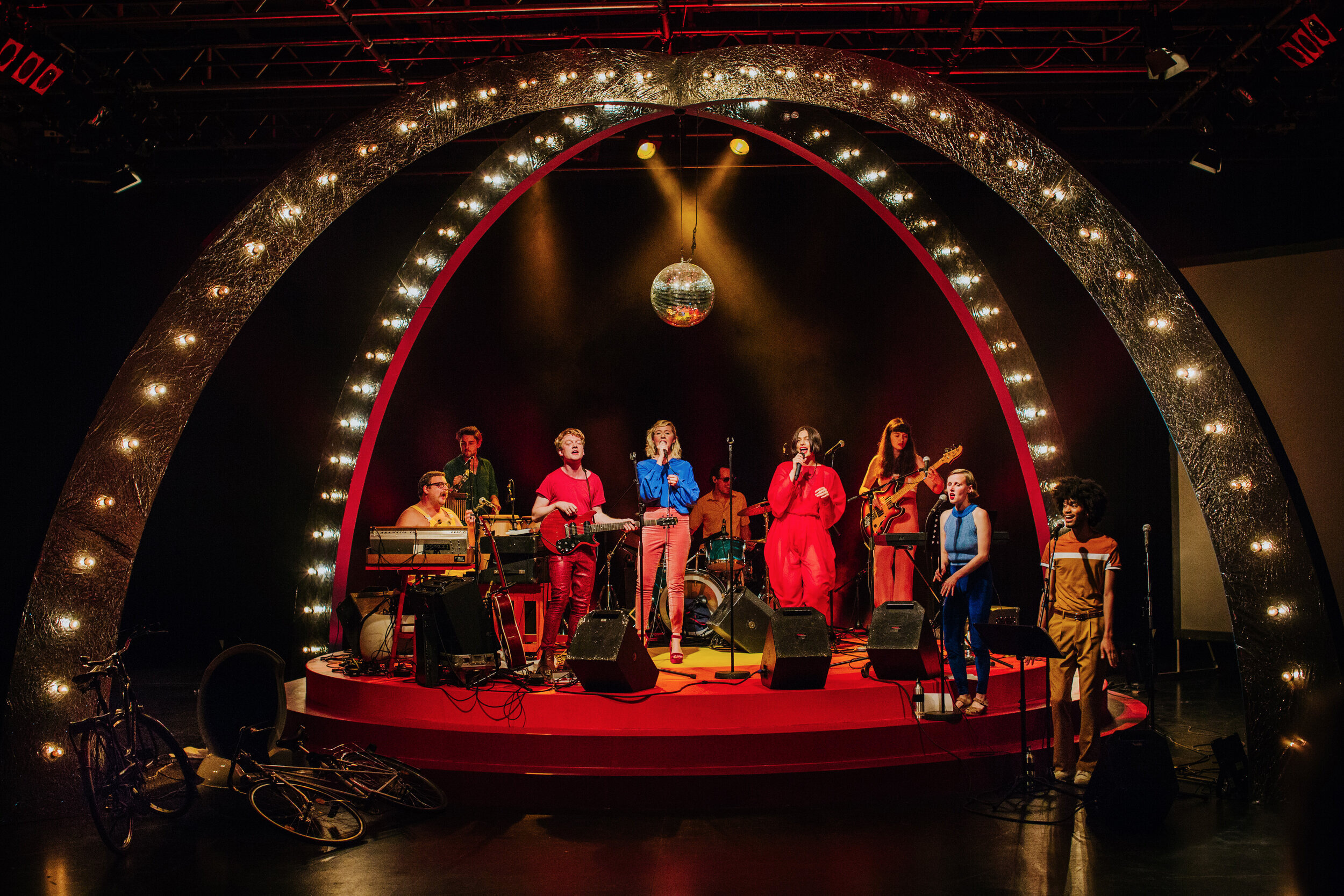 WIR TREIBEN DIE LIEBE AUF DIE WEIDE