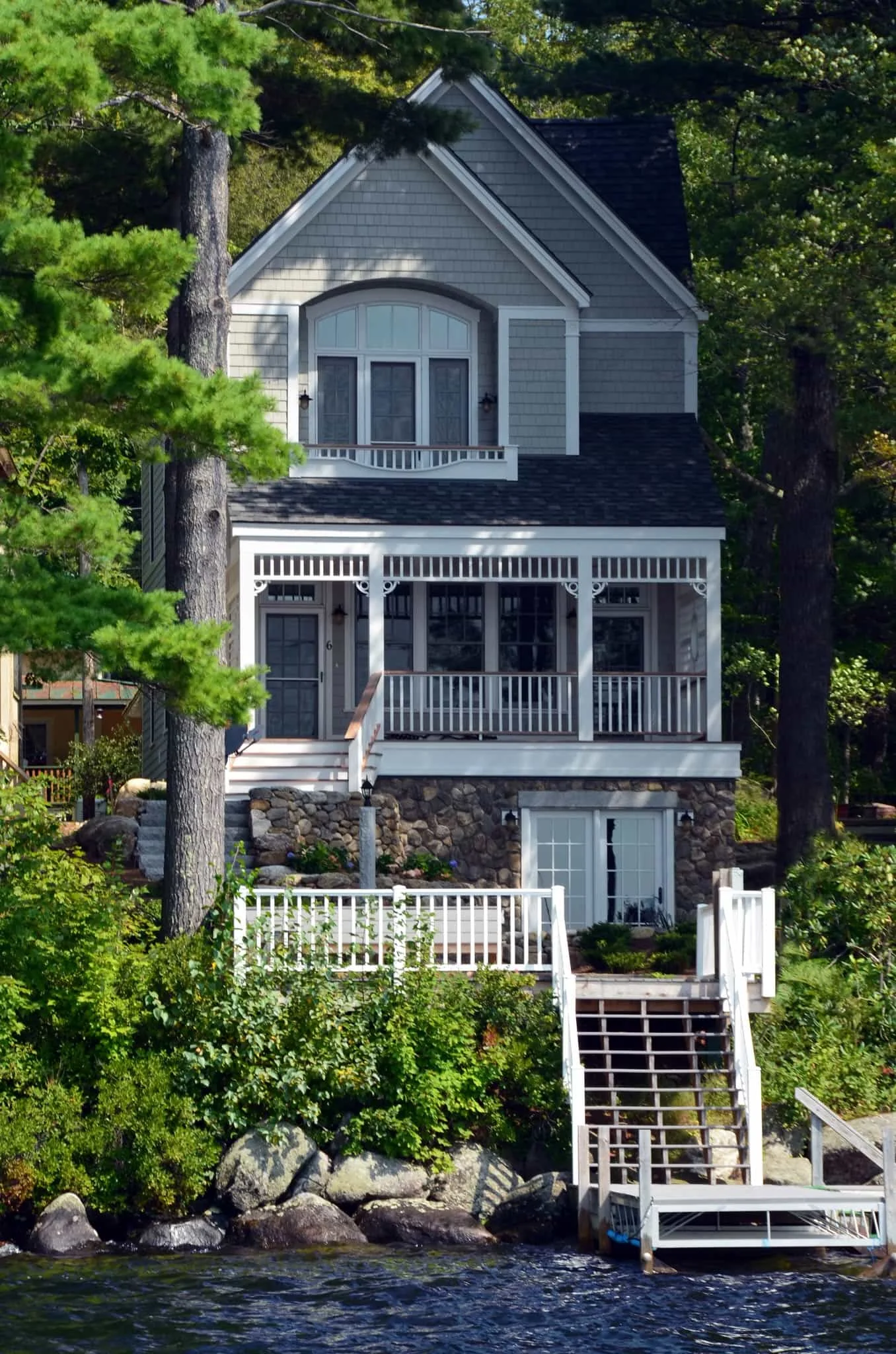 lakefront_home_new-hampshire