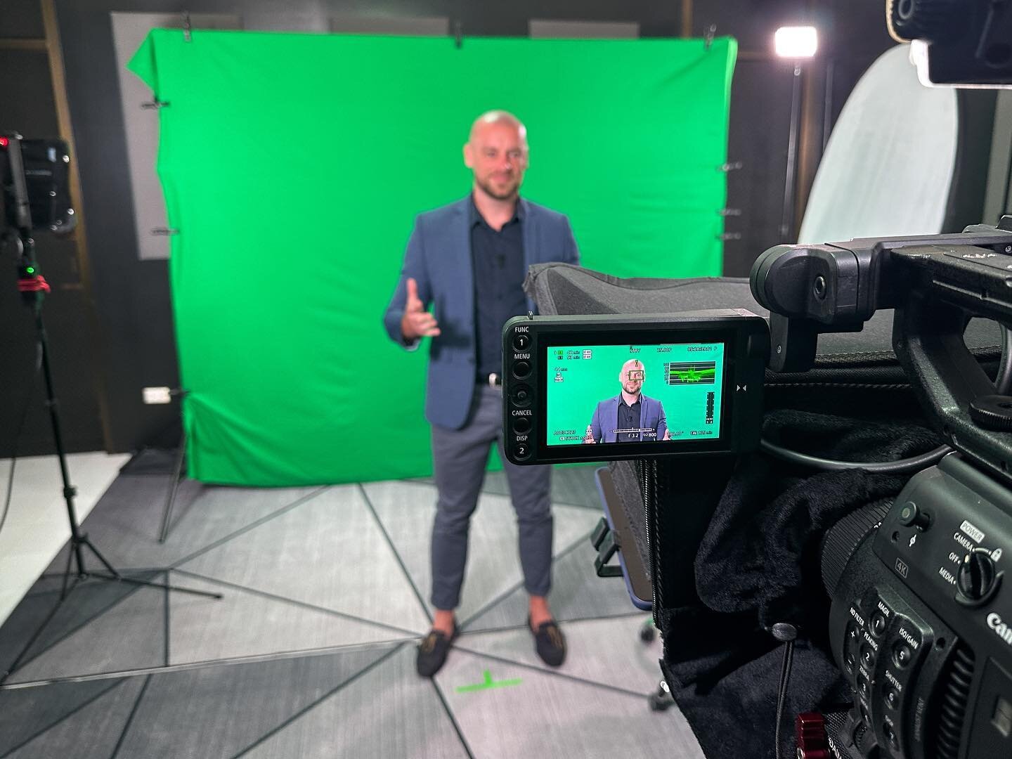 Back in the Vertigo studio in Phuket today. Filming a 'piece to camera' by Tom Reddaway, CEO of Propdeals based in Australia.

Gear: 
Canon Cinema Camera / Teleprompter / Green Screen / Broadcast sound &amp; lighting (Litepanels).