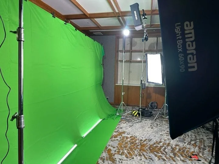 Another Look Behind the Lens!

Here&rsquo;s a closer look at the setup from our recent green screen shoot at the Millennium Hilton Bangkok &mdash; featuring some behind-the-scenes snaps of our full mobile studio in action.

From dual cameras and cont