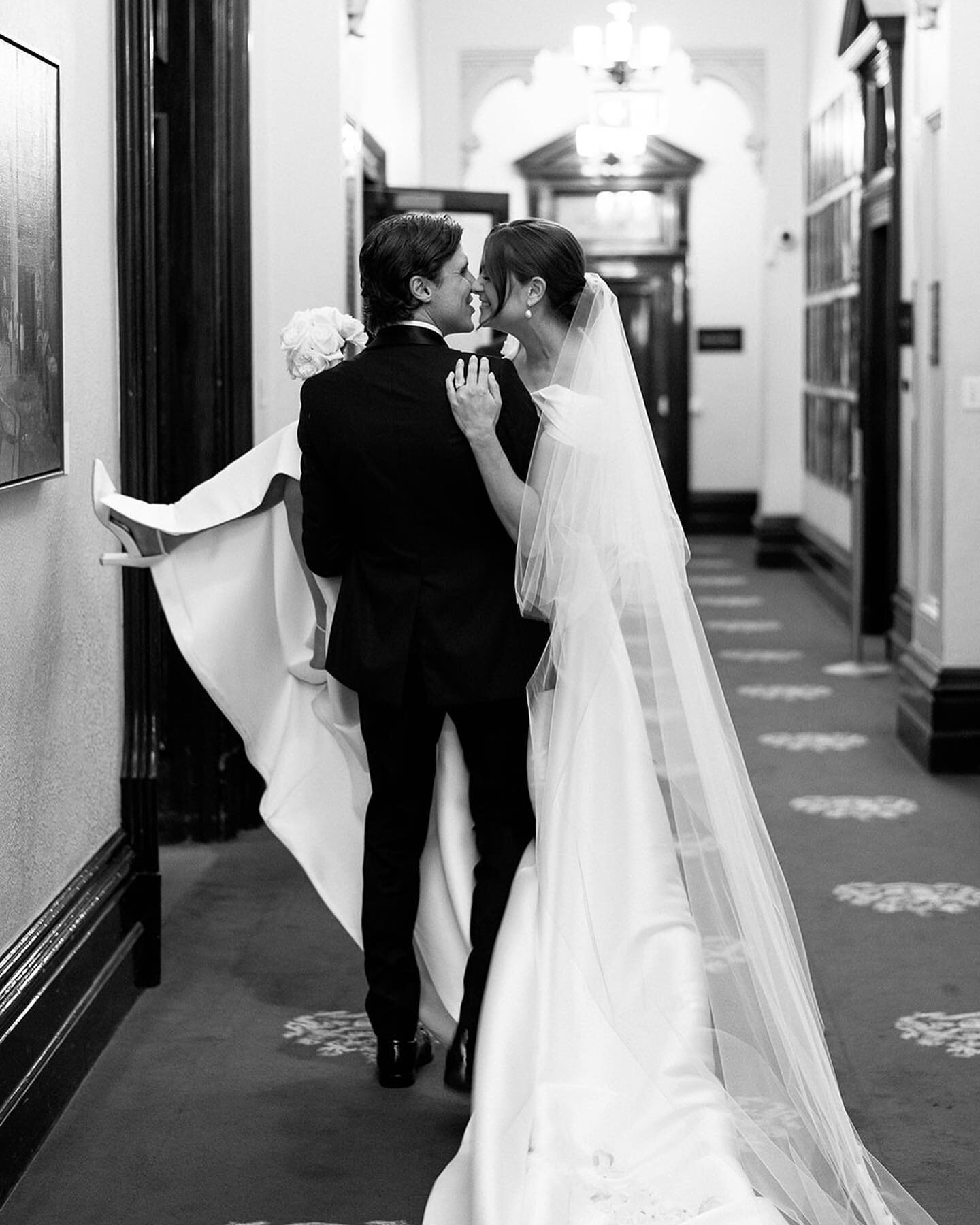 #LoveCoBride Mackayla &amp; Adam 🤍 Swipe for a look at Mackayla&rsquo;s gorgeous, classic updo 😍 

@tessfollett
@thebridalcuratoraustralia
@annetteanddani
@ggiorgifiori 

#melbournebridalmakeup
#melbourneeventmakeup 
#melbourneweddingmakeup 
#melbo