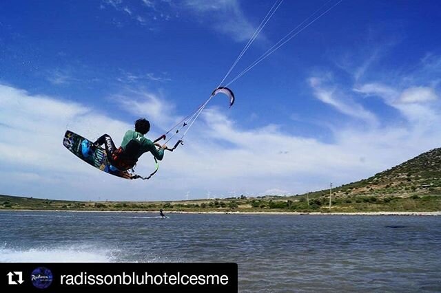 #Repost @radissonbluhotelcesme (@get_repost)
・・・
&Ccedil;eşme&rsquo;ye aşık olmak i&ccedil;in o kadar &ccedil;ok sebep var ki! Yeni blog yazımızda biz yalnızca 5 tanesini listeledik.
Ala&ccedil;atı Ot Festivali, Tasting Ala&ccedil;atı, r&uuml;zgar s&