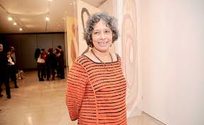 The artist-director Elisa Bracher About Elisa Bracher: A native of São Paulo, Elisa Bracher graduated in Fine Arts from Fundação Armando Álvares Penteado (FAAP) and specialized in metal engraving with Evandro Carlos Jardim and Cláudio Mubarac. In 1997, she founded Instituto Acaia, a nongovernmental organization which welcomes children and teenagers from communities surrounding her studio, in West Side of São Paulo, for workshops and courses. Works of hers are in public spaces in Brazil, England and Germany, as well as in various public and private art collections. She is a multimedia artist and works with different languages, as wood and metal engravings; drawings; sculptures and photograpy.