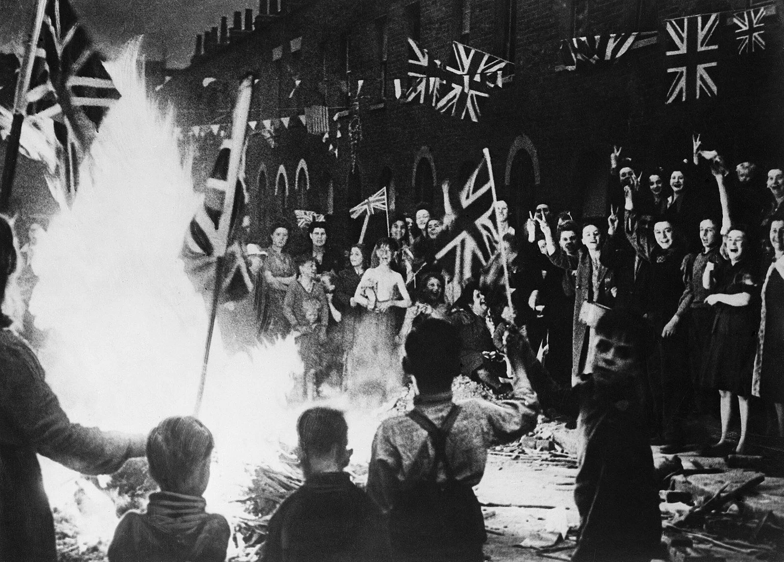 Bonfires Bunting And Woolton Pie How Women Of The East End Celebrated Ve Day East End Women S Museum