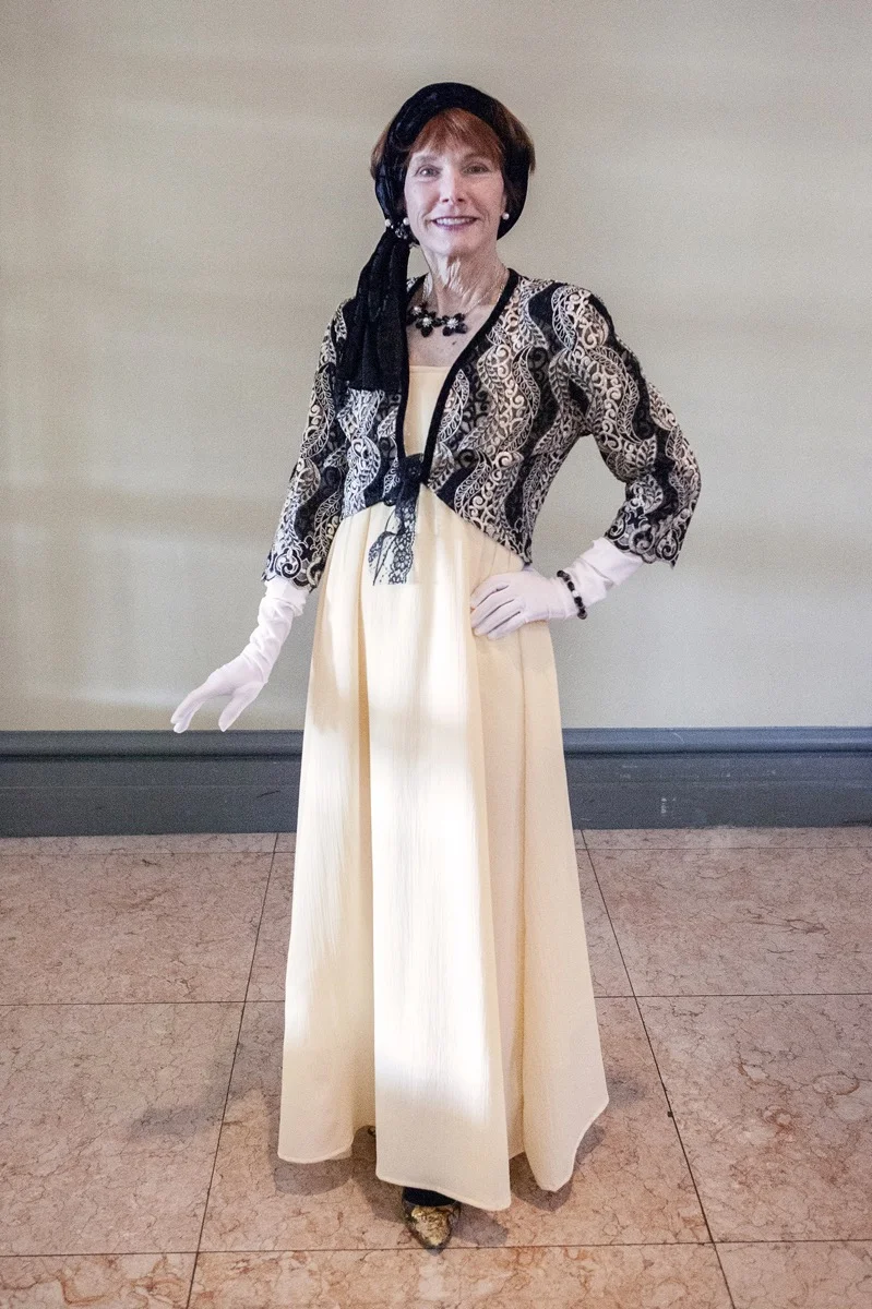 219_LeanneYerexCreative_RegencyBall_Portraits.jpg