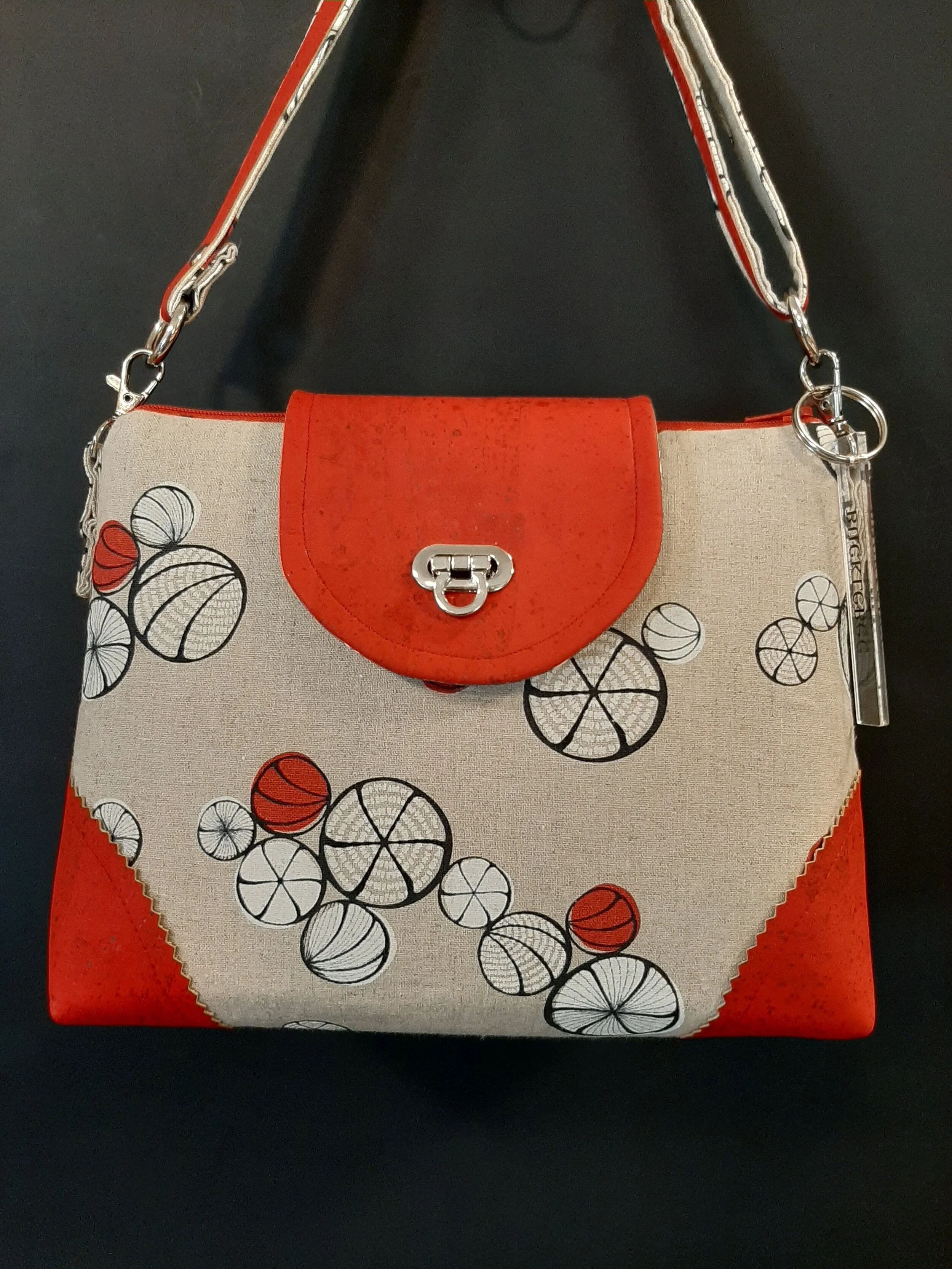 Bumper Pattern for Charming Convertible Handbag