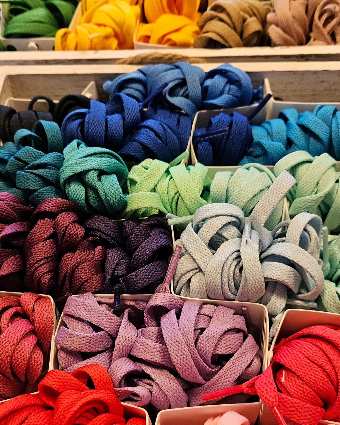 Just picked a fresh crop of laces, ready for the @aquiltersdestination Lebanon/Lancaster Quilt Show! Show opens Wednesday, admission is free! Details on our Events page--link in bio!

#quiltshow #quiltquiltquilt #quiltedsneakers #lancaster #lancaster