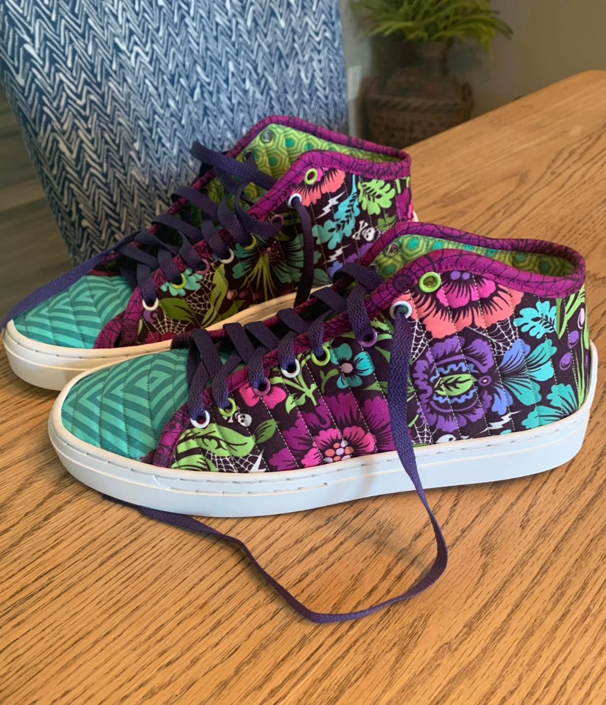 This is why I do it. You can join our hundreds of happy customers and students and do it, too.

A customer sent me this photo of her Happy Feet! sneakers. She used our kit and made these showstopper quilted sneakers. She said she's ready to make a se