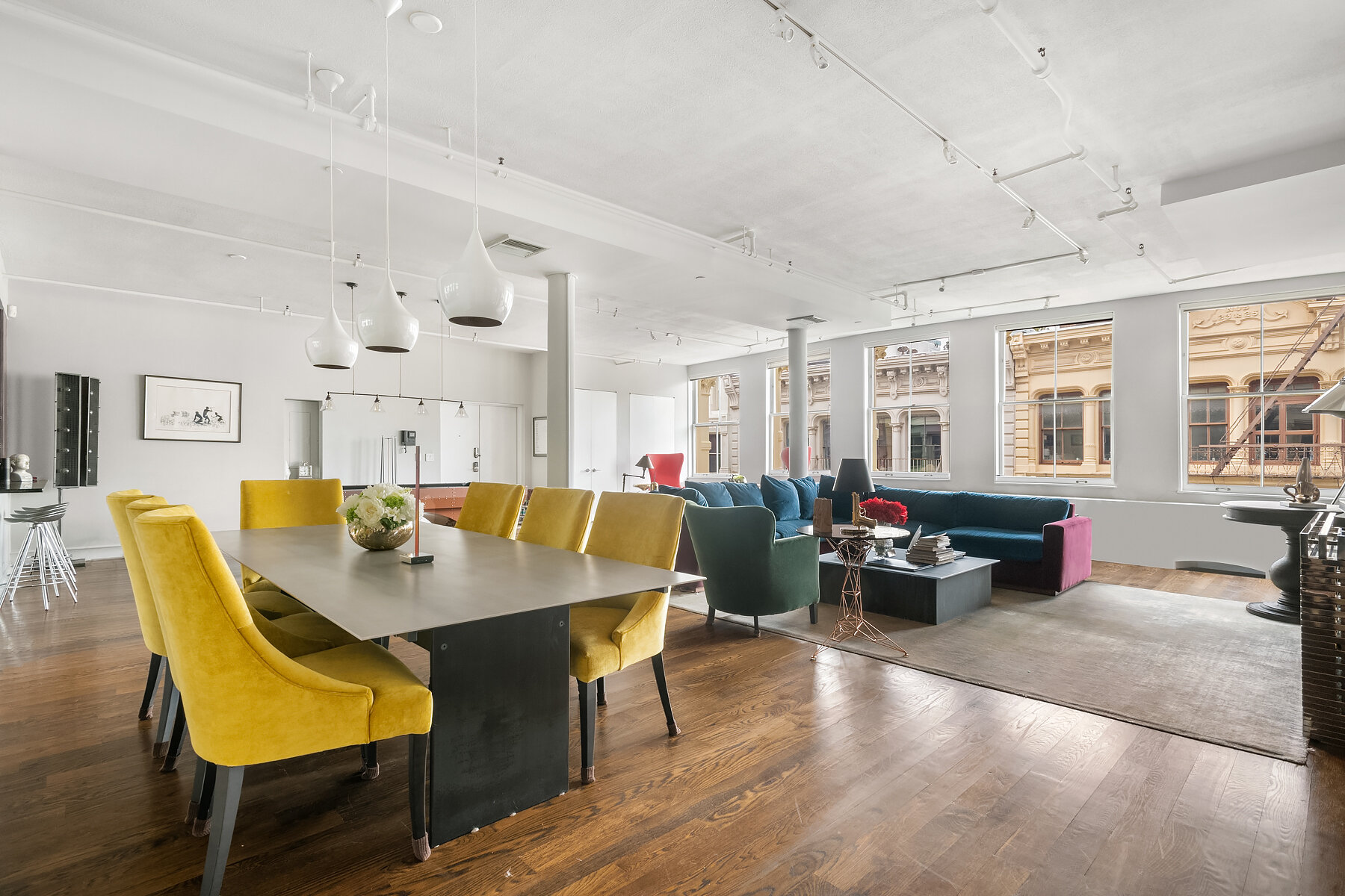 1 Web_02.jpg Dining Area facing street.jpg