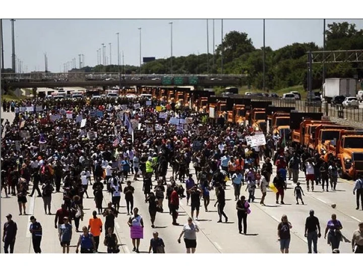 Student led protest closing down the Dan Ryan Expressway in support of stricter gun laws in Illinois. Supported by Local clergy and faith-based organizations including Live Free Chicago.