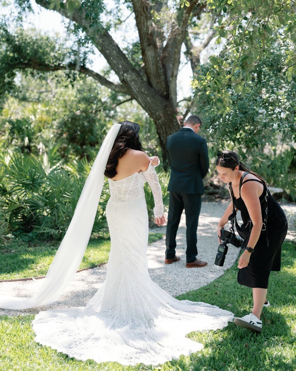 I only have behind the scenes photos of me working thanks to @stephanielanniphoto 😂 I honestly love tagging along with friends on wedding days. It&rsquo;s usually the only time we get to hang out and catch up! Plus, it&rsquo;s such a refreshing chan