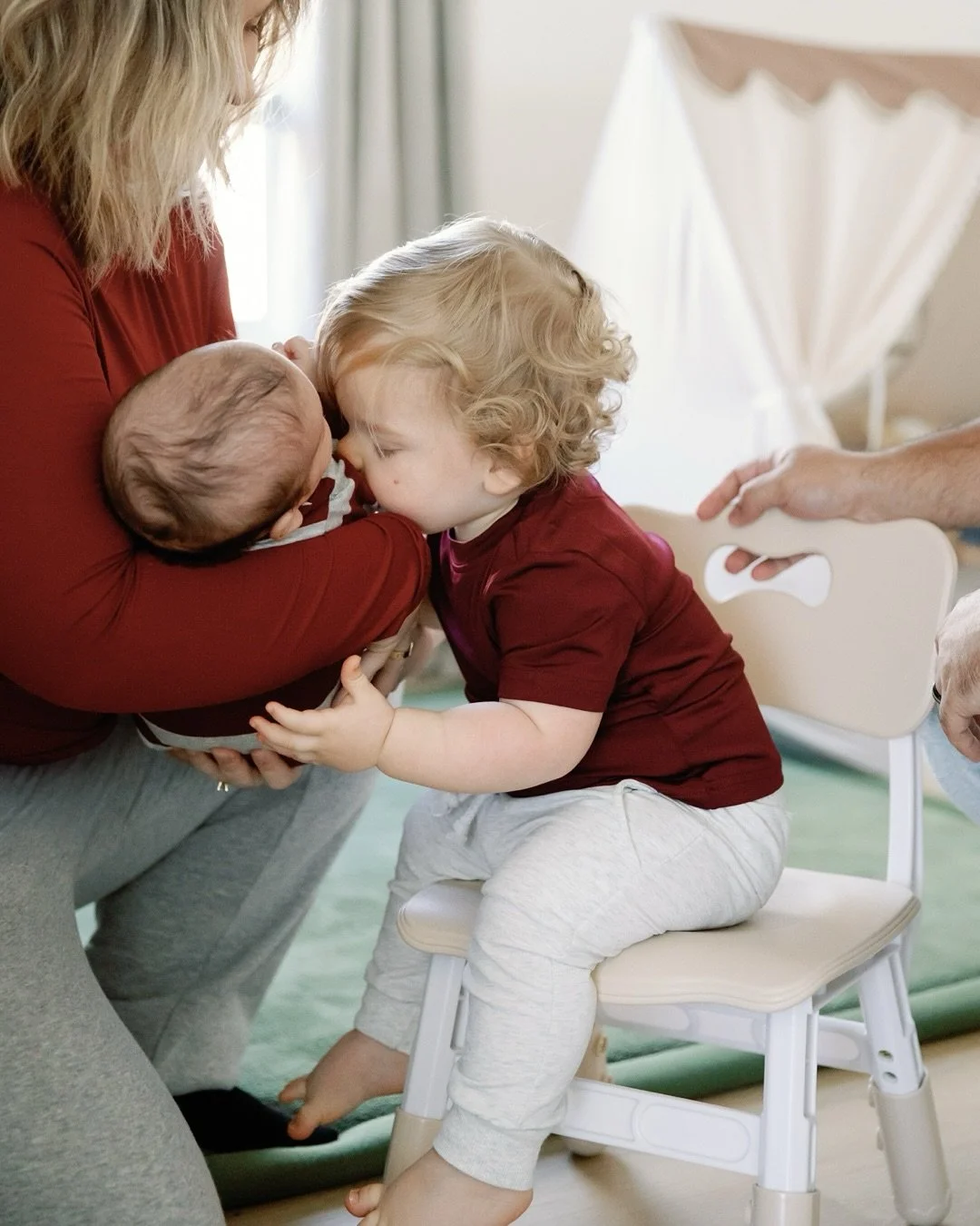 Cozy morning spent with this crew, welcoming baby Leo. I&rsquo;ve photographed them through so many milestones and seeing their family grow again was something truly special and full of love.