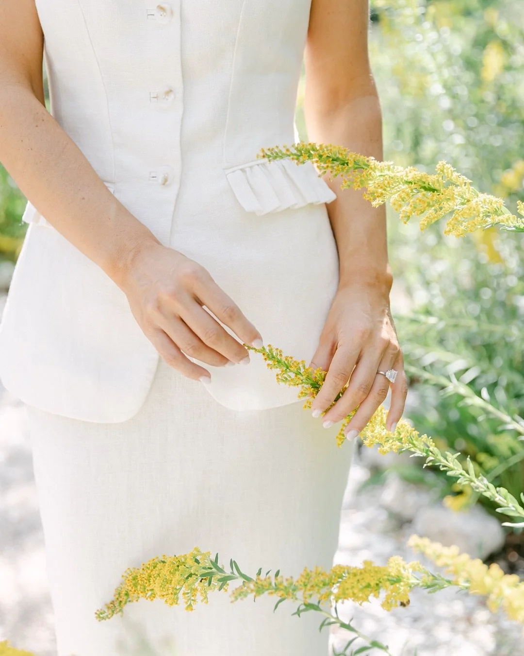 A dreamy Florida fall morning exploring the gardens with these two. The sweetest countdown to their &lsquo;I do.&rsquo; 🌿