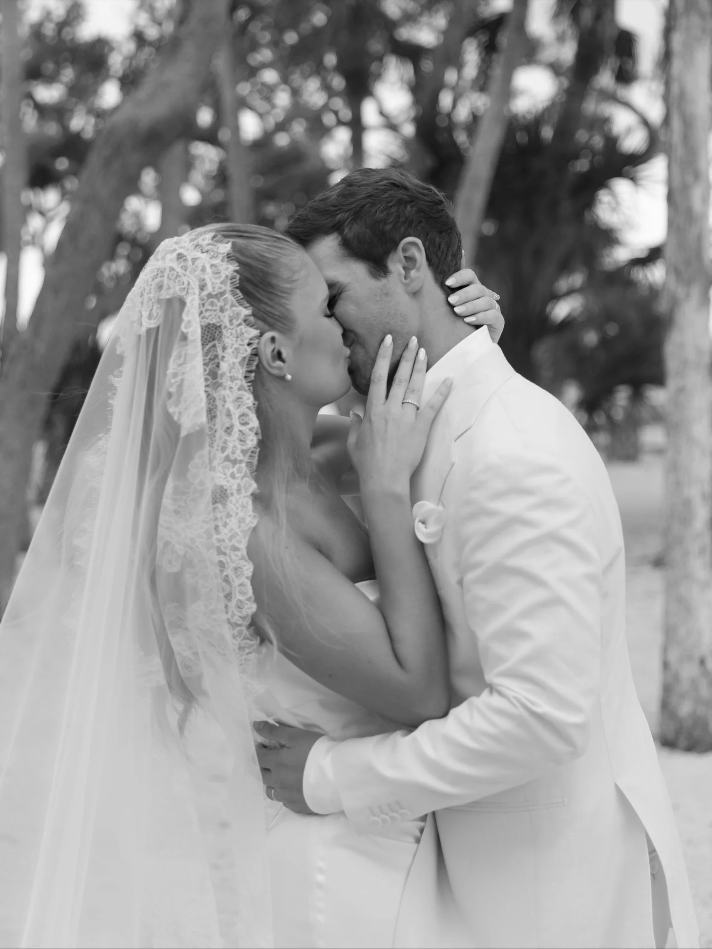 Reminiscing on this perfect day 💗

Vendor team:
Photography @jessicacruzphotos 
Venue @weddingslongboatkeyclub 
Coordinating @swankysoireeevents 
Video @babybluefilm 
Florist @lilybellafloral 
DJ @graingertainment 
Cake @cakesbyronsrq 
Hair &amp; Ma