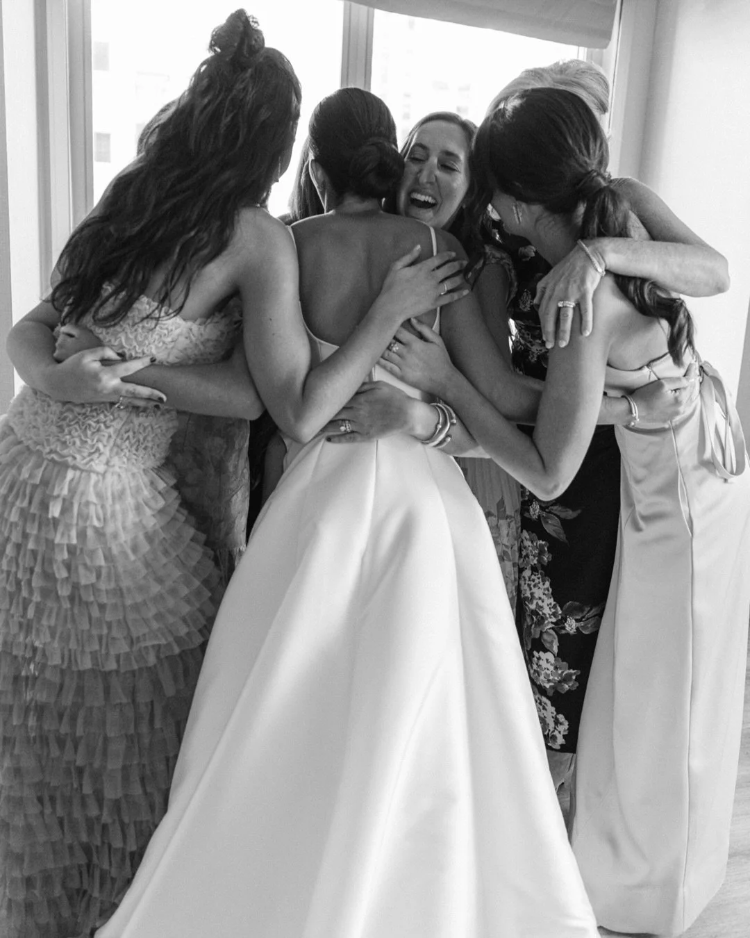 Reliving the most beautiful day with the sweetest couple and smiling as I go through their sneak gallery. So grateful to these two for trusting me with their day, I cannot wait to share more 😍

Vendors 
@jessicacruzphotos 
@sunkengardensstpete 
@sun