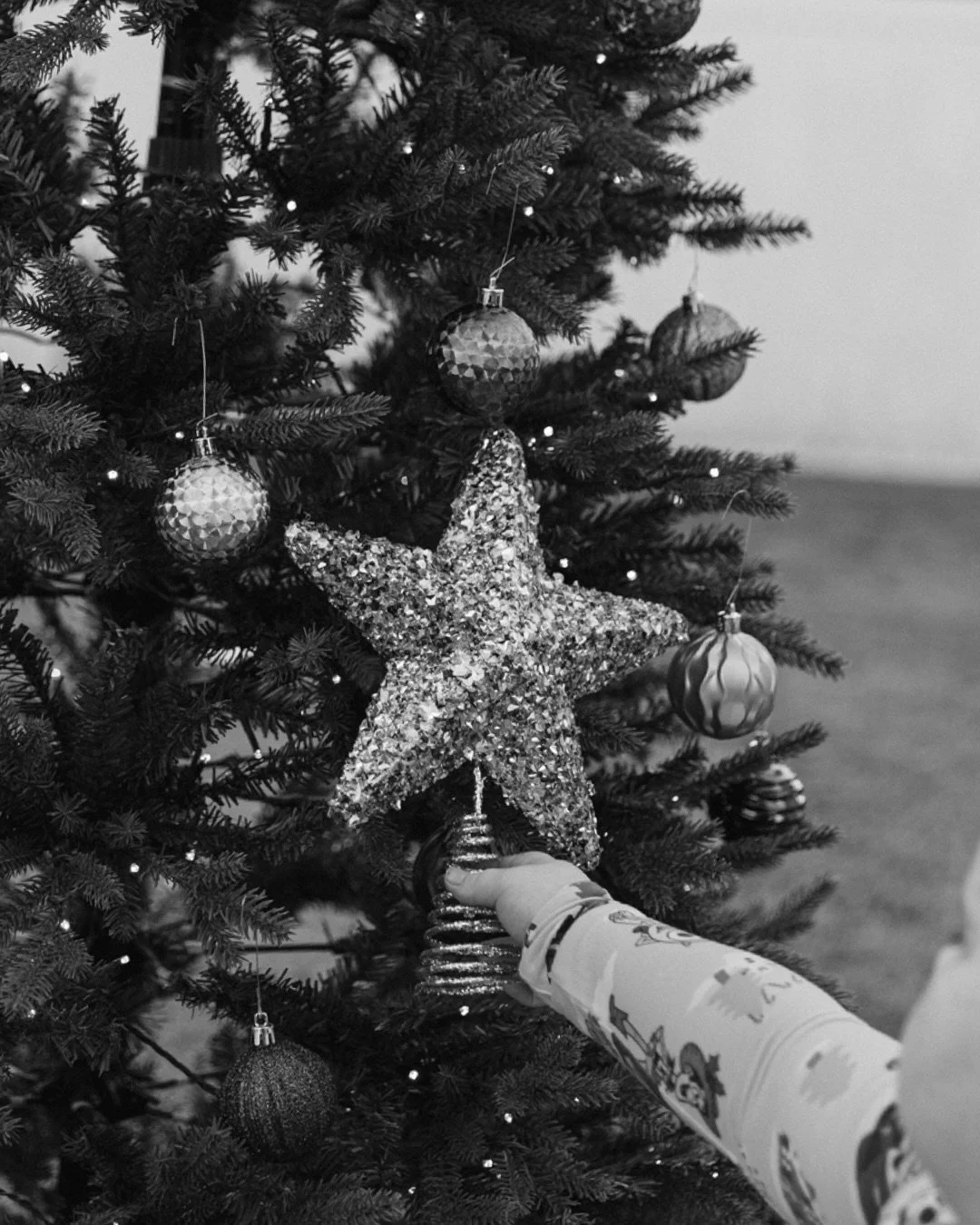 Holiday joy + Christmas PJs + Backyard fun = perfection 😍 I can&rsquo;t believe how many special moments I&rsquo;ve captured for this family. Seeing their girls grow is the best gift. ❤️