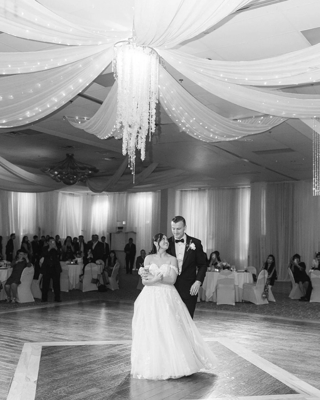 The anticipation of sitting down to go through Chris and Janelle&rsquo;s gallery was almost more than I could contain 😍

To be honest, narrowing down a &ldquo;sneak peek gallery&rdquo; was nearly impossible. From the serene, light filled ceremony at