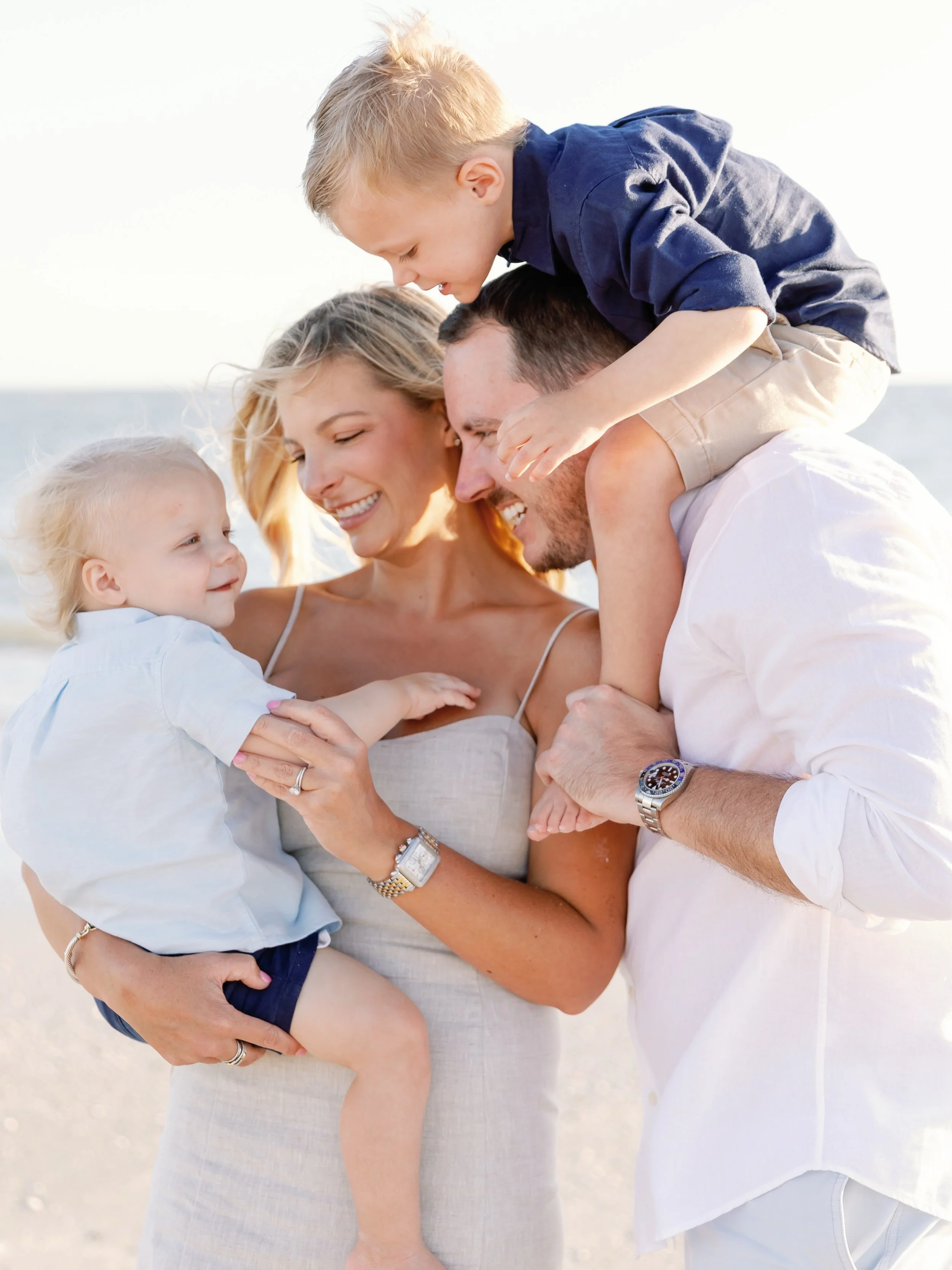 Finally catching up on some very overdue posts, and first is this sweet, sweet fam. ❤️ So thankful to have captured so many beautiful phases of life for @chelseawd13 and her family. This one was extra special for their little getaway to the coast.