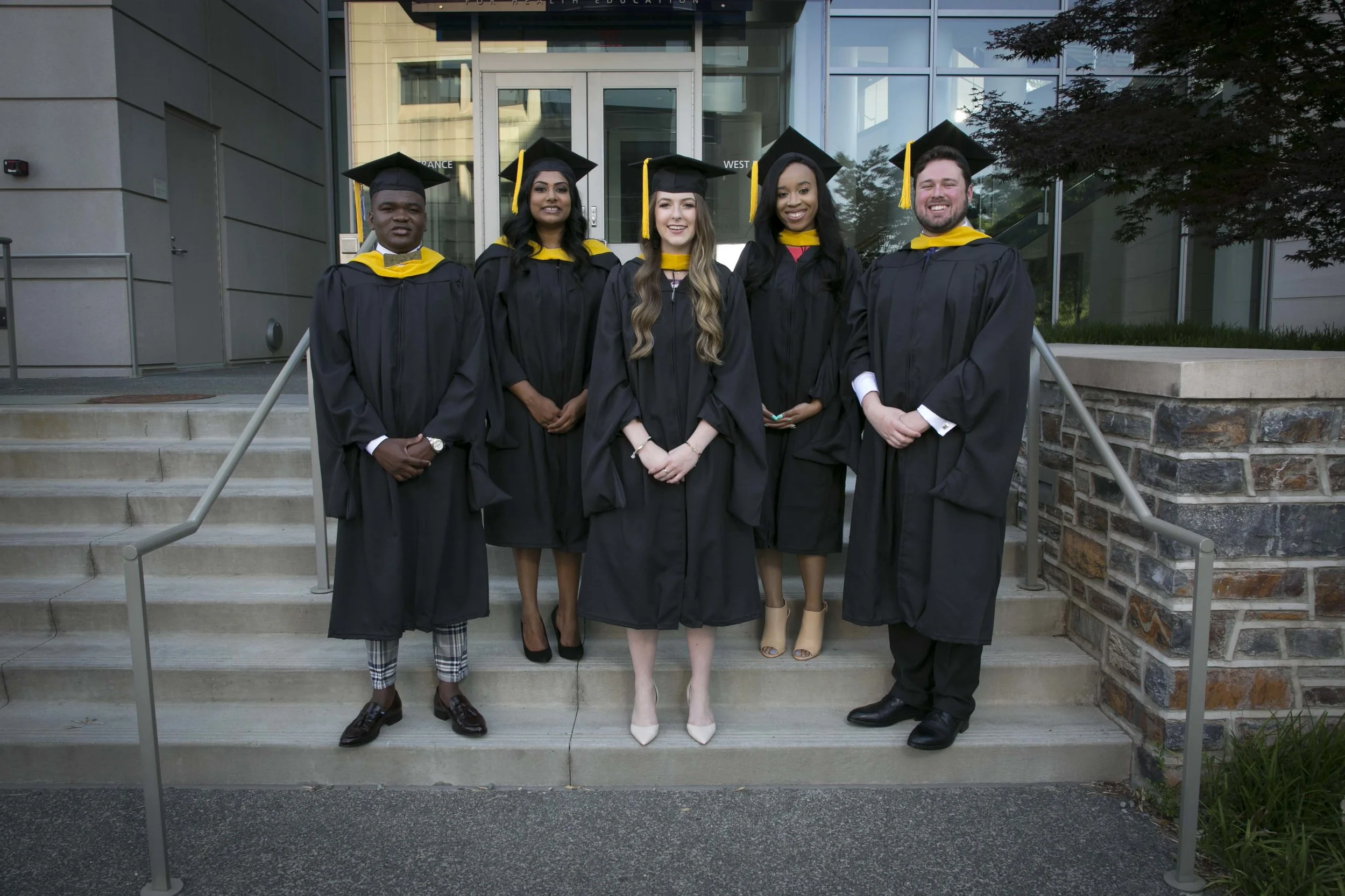 051218_mbs_graduation019.JPG