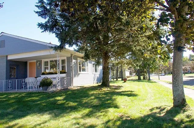 Did you check out 98 Troumaka this weekend? Call today to make an appointment for this week before next weekend&rsquo;s open house! 732-600-0390
. .
.
.
.
.
.
.
.
.
#98troumaka #mgbhomes #holidaycity #realestate #retirementcommunity #55pluscommunity 