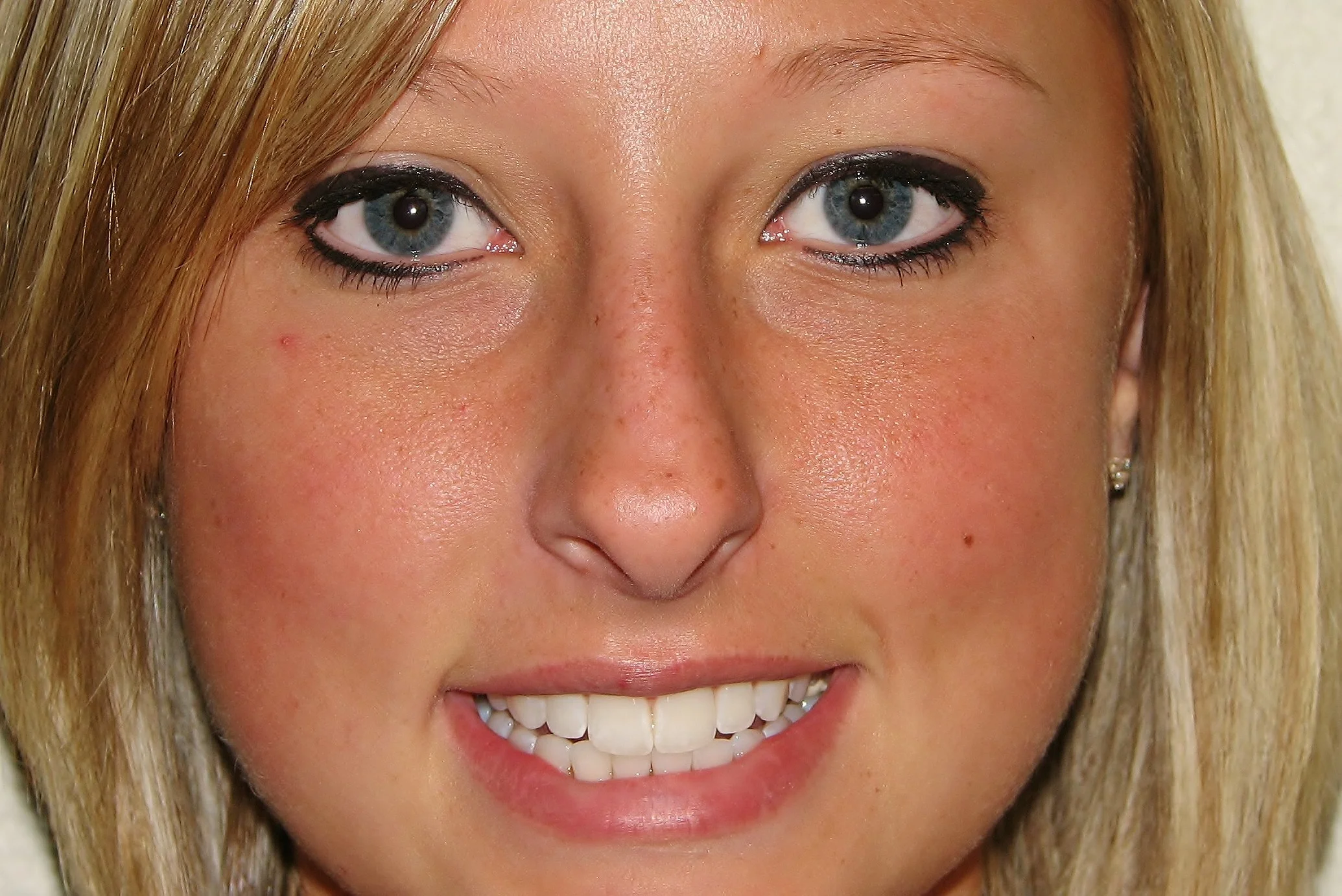 makeup pics 6-20-07 095a.jpg
