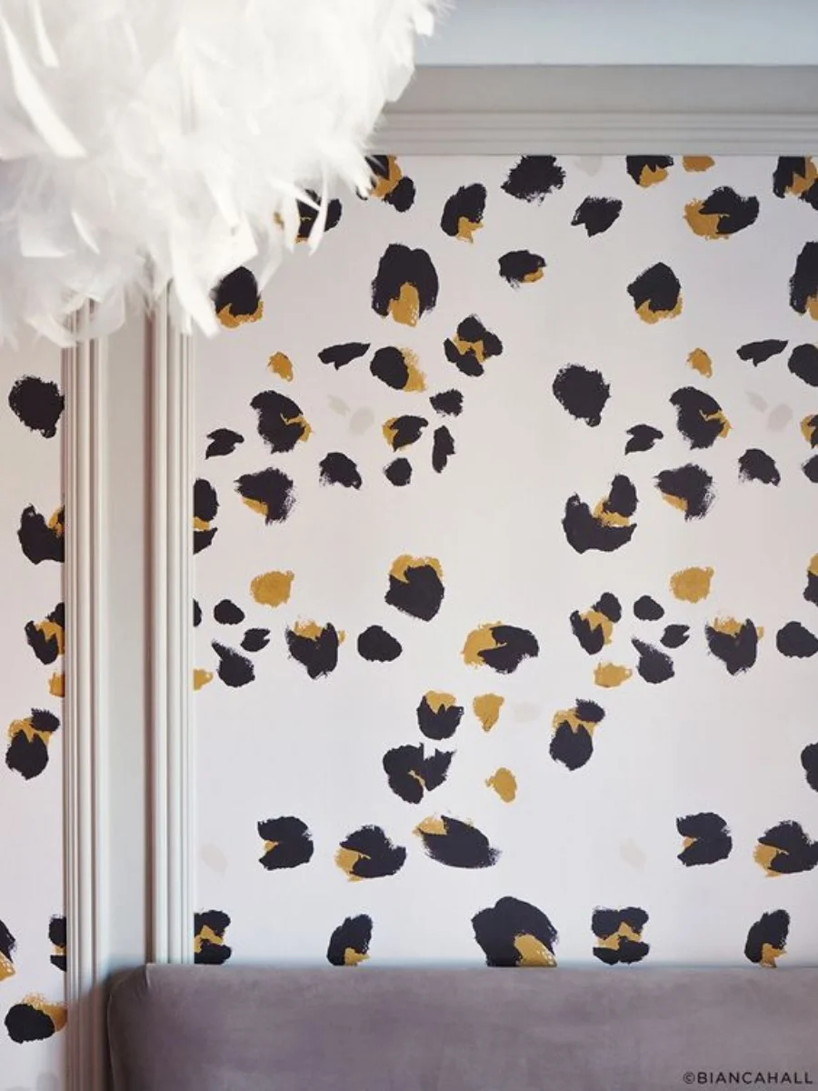 4. If you are like me and love a bit of leopard print then this wallpaper from Dropitmod is for you!